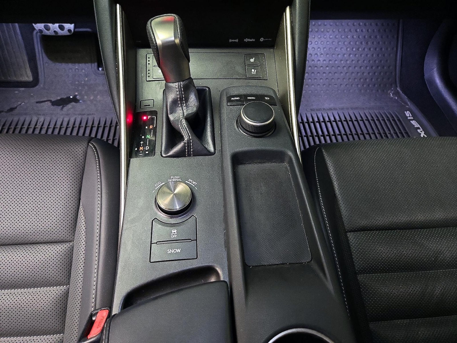2017 Lexus IS 200t - Photo 18