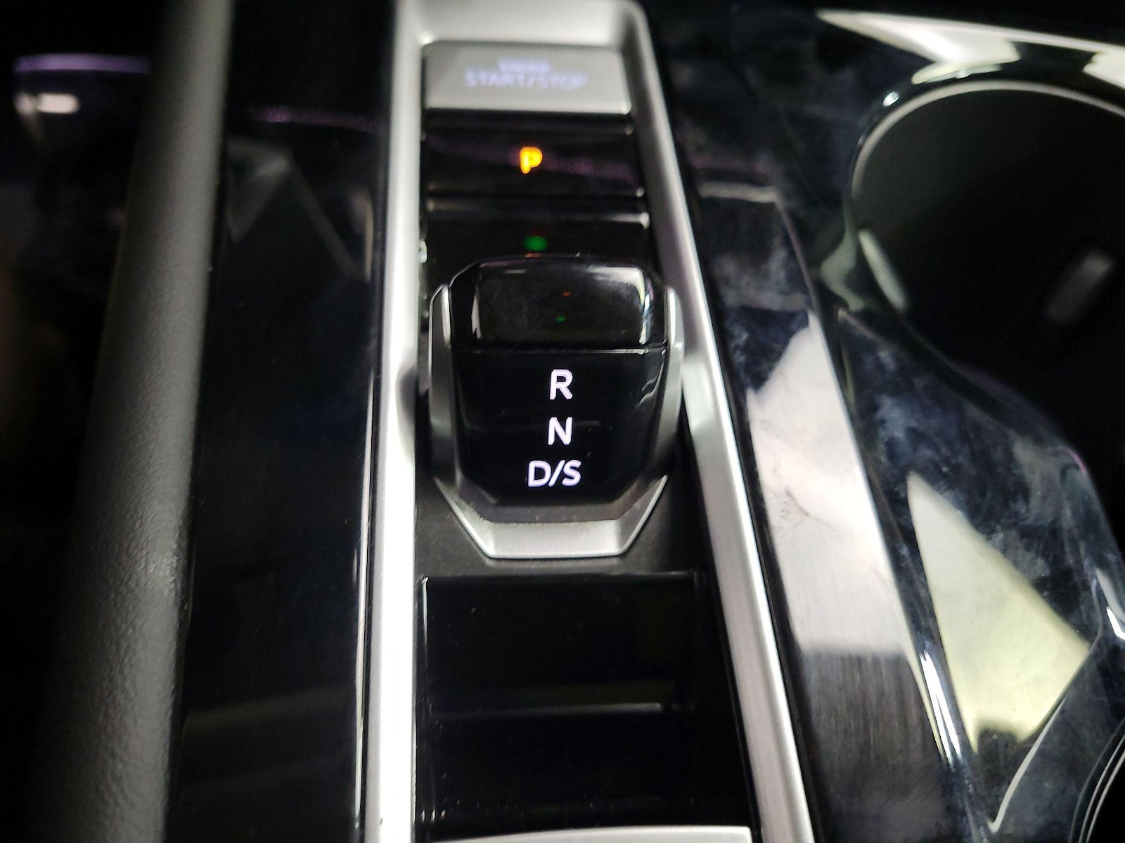 2026 Volkswagen Atlas SEL Premium R-Line - Photo 18