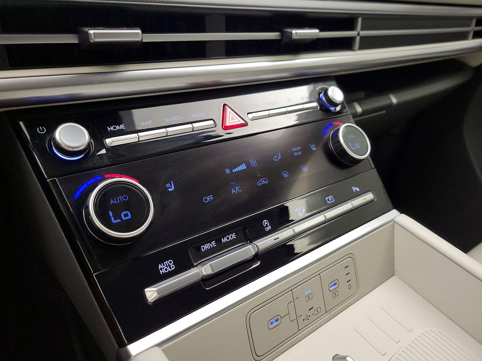 2025 Hyundai Santa Fe SEL - Photo 17