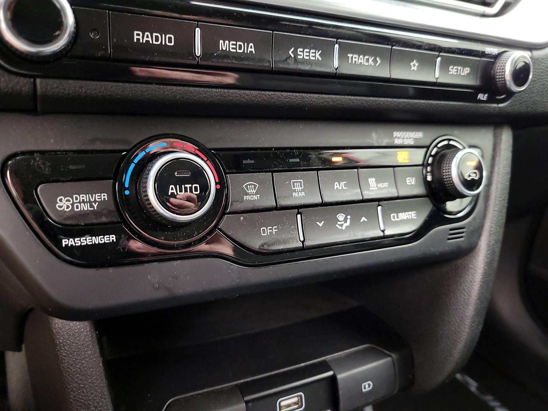 Thumbnail: 2020 Kia Niro - 16