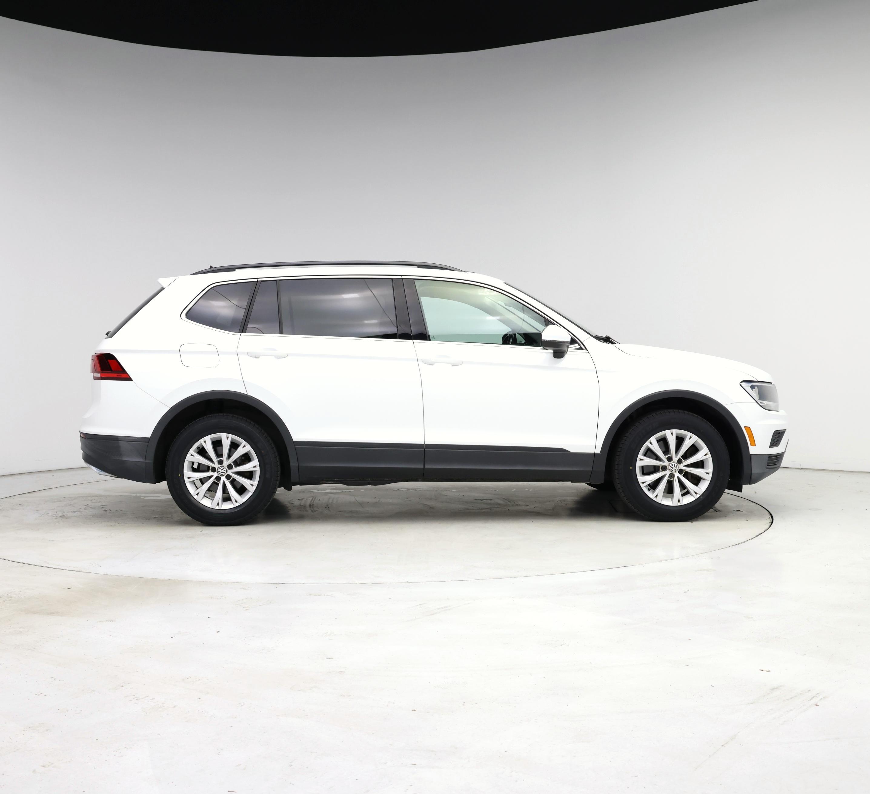 Thumbnail: 2019 Volkswagen Tiguan - 7