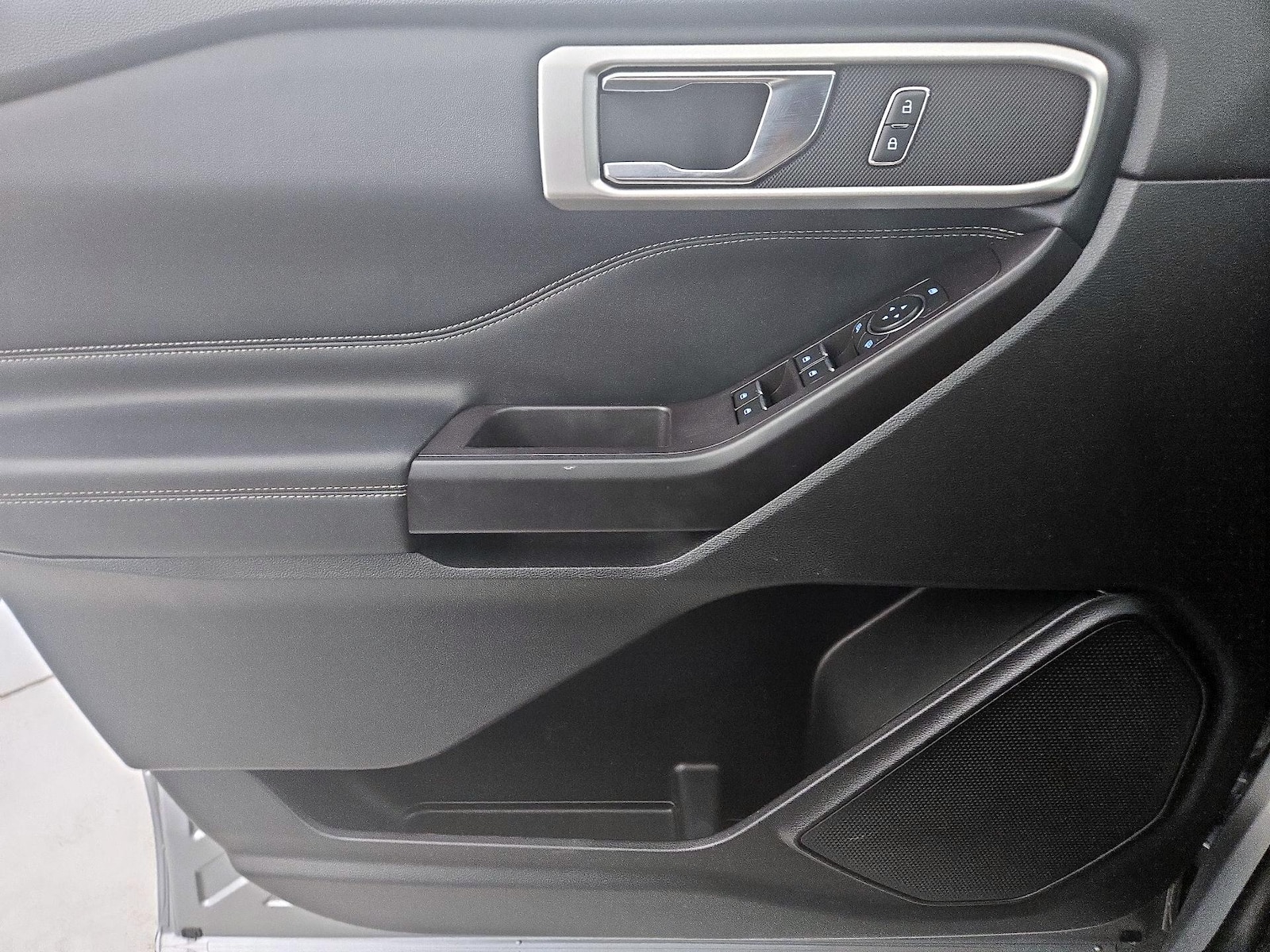 2020 Ford Explorer XLT - Photo 13