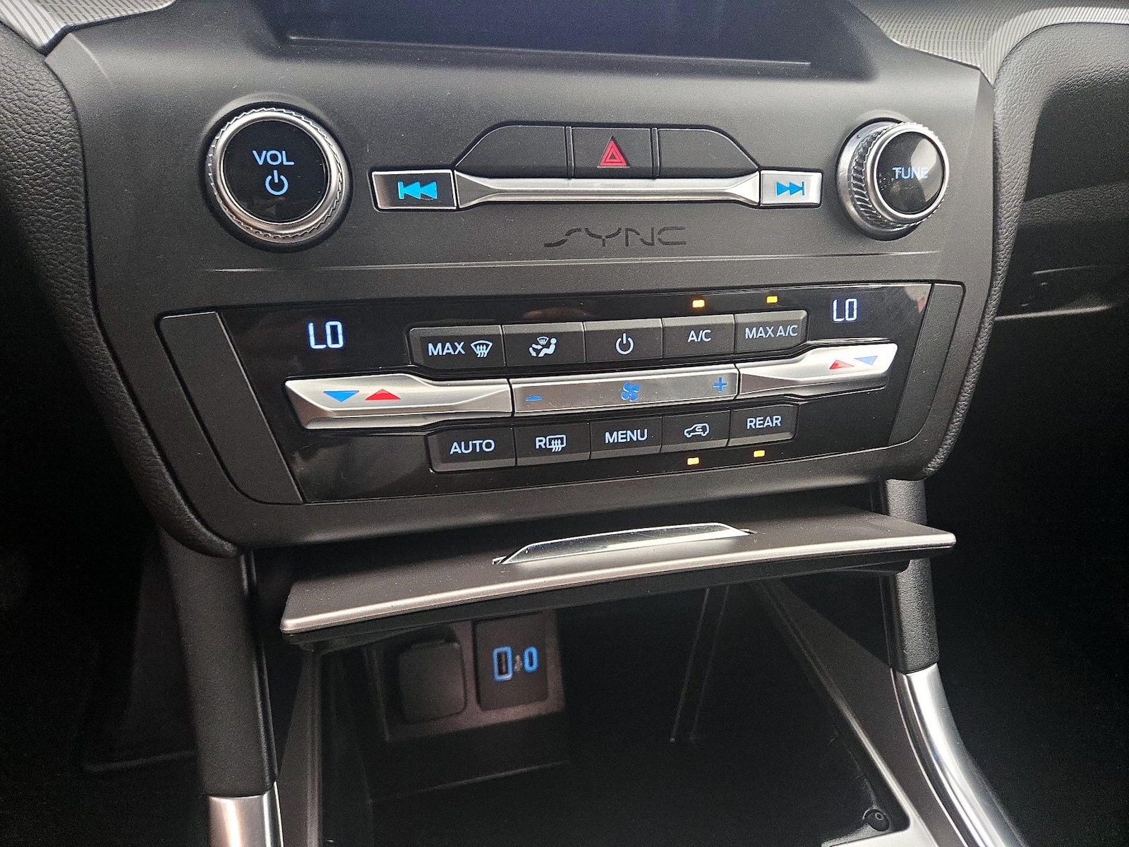2020 Ford Explorer XLT - Photo 18
