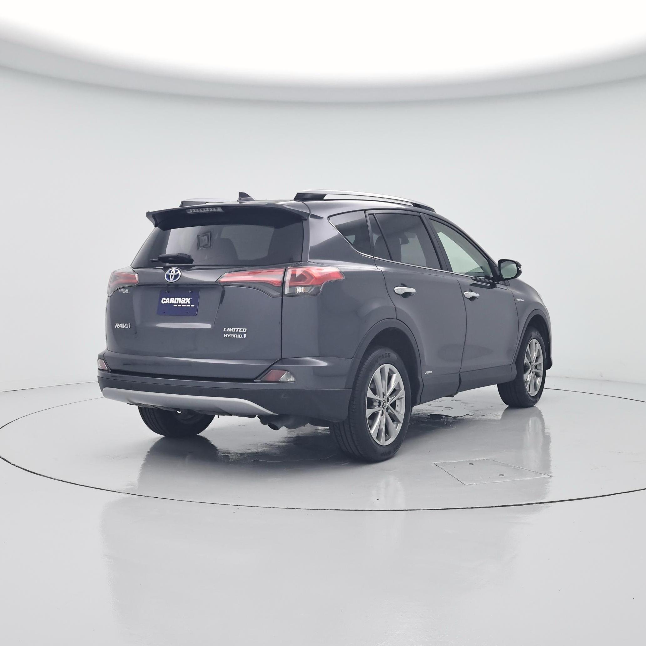 Thumbnail: 2017 Toyota RAV4 - 8