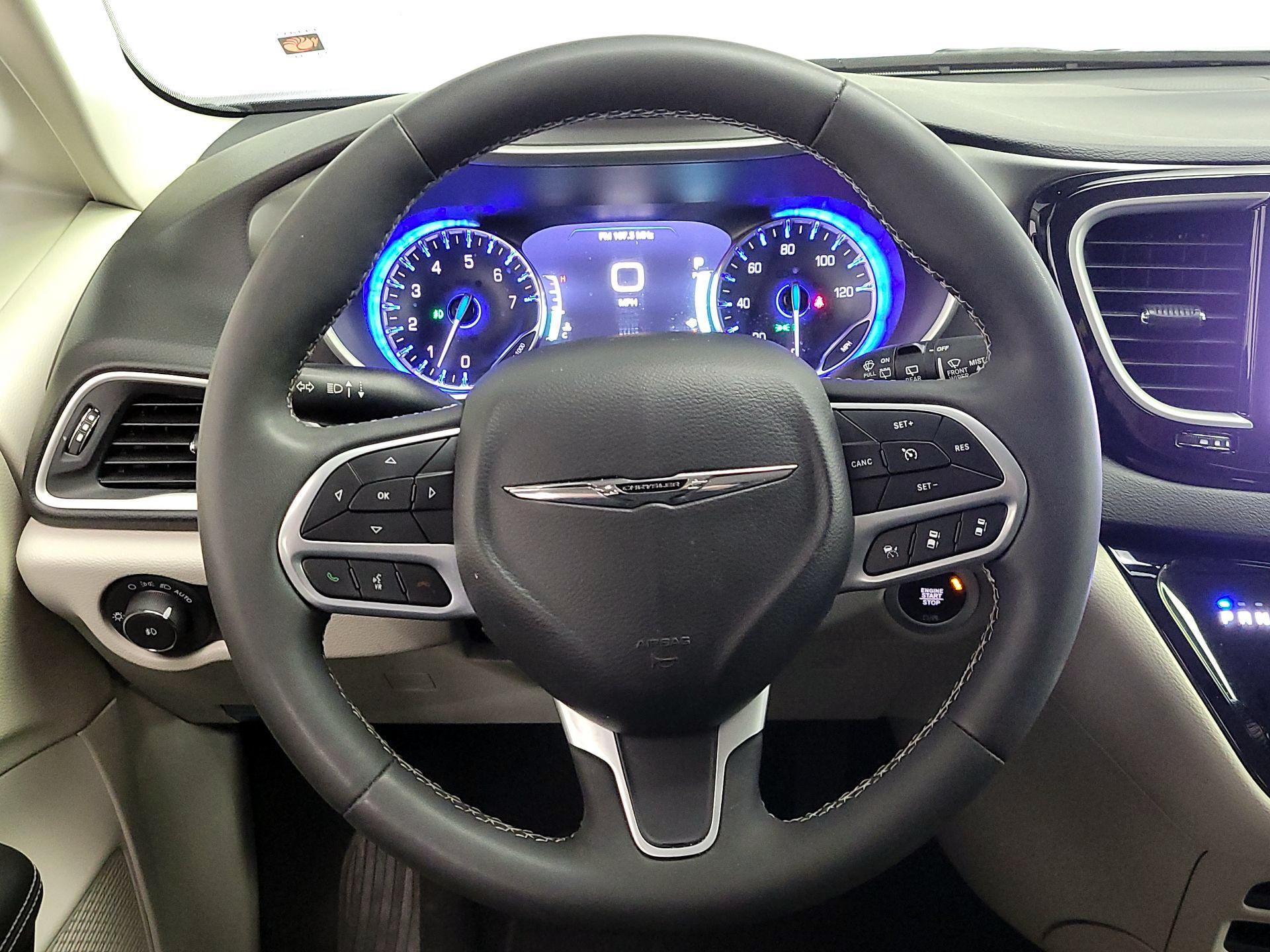 Thumbnail: 2024 Chrysler Pacifica - 10