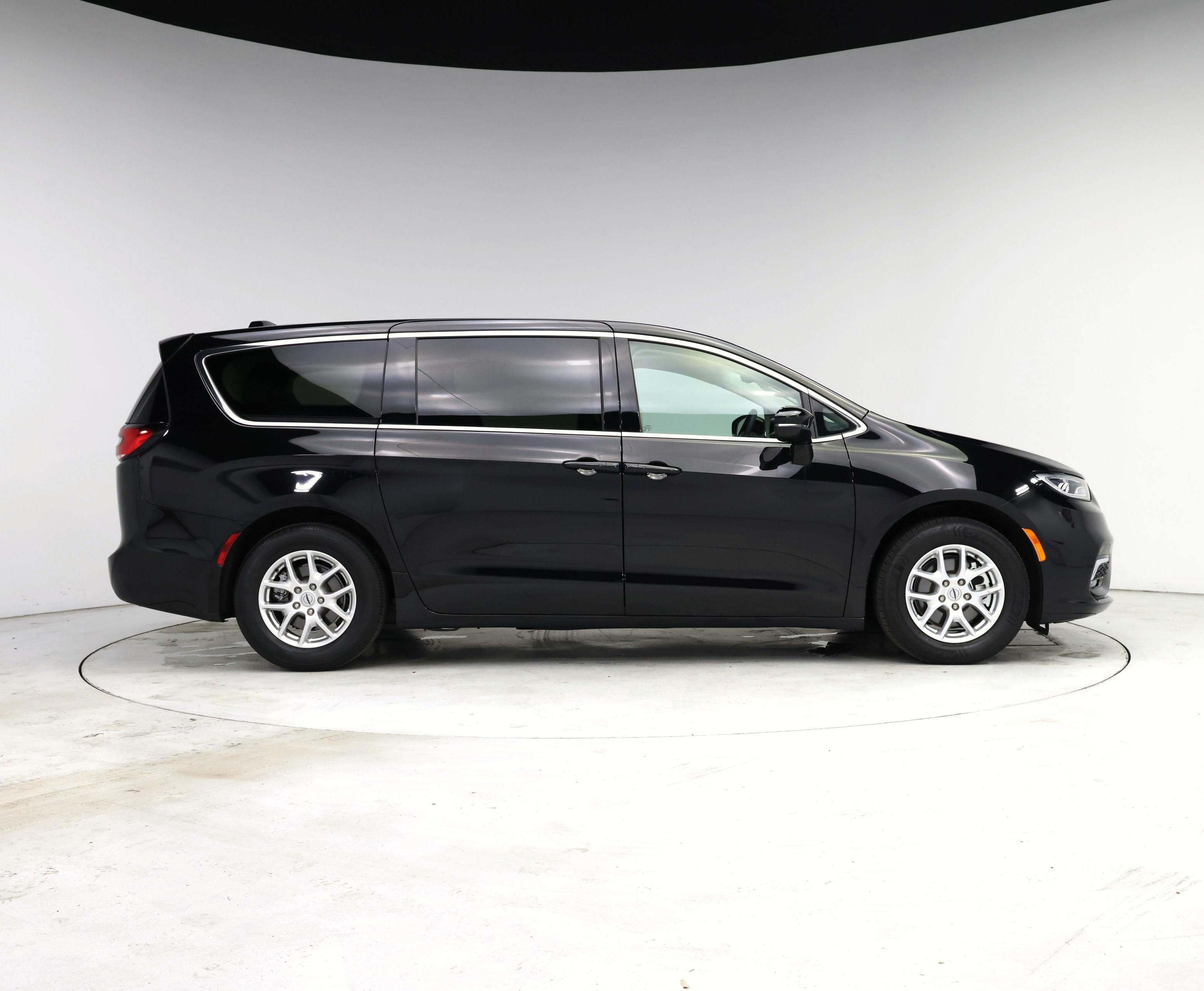 Thumbnail: 2024 Chrysler Pacifica - 7