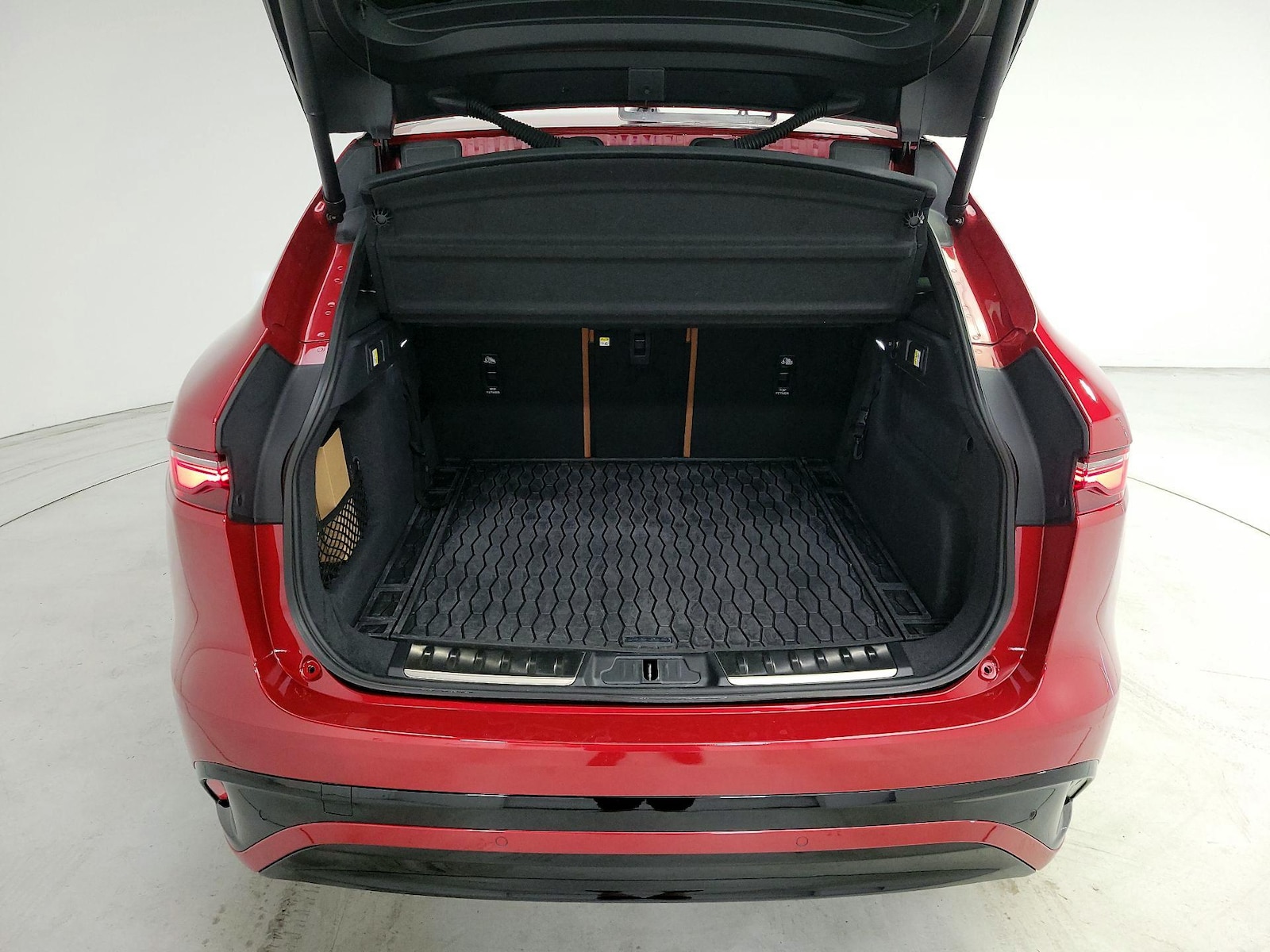 2026 Jaguar F-Pace R-Dynamic S - Photo 23