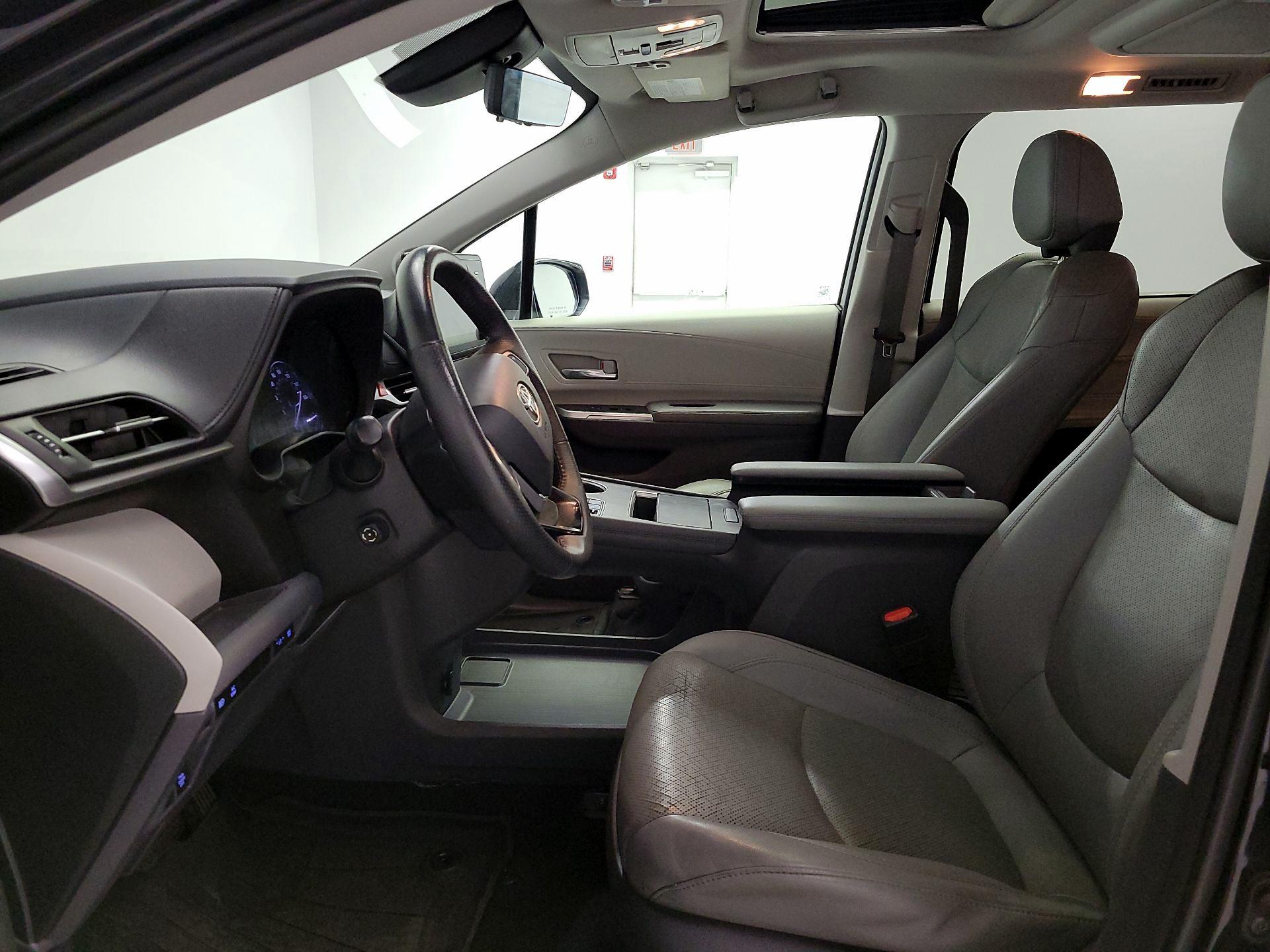 Thumbnail: 2021 Toyota Sienna - 11