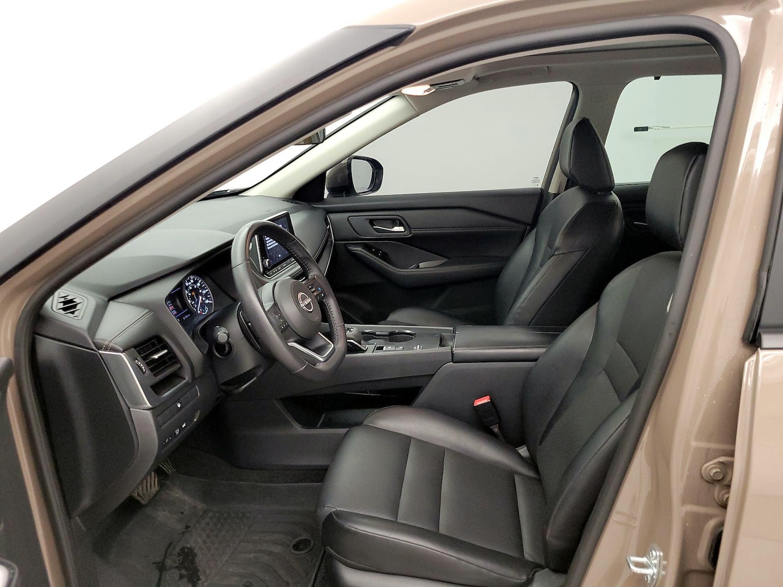 2024 Nissan Rogue SV - Photo 12