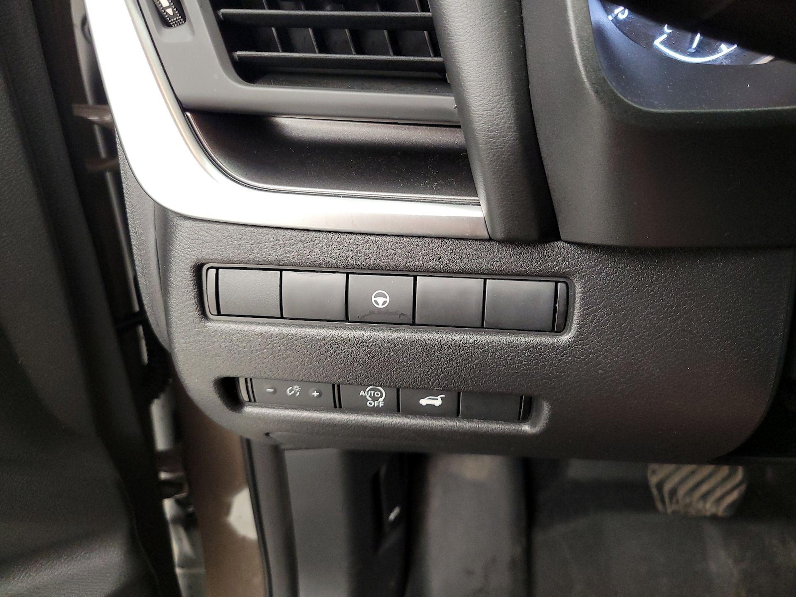 2024 Nissan Rogue SV - Photo 14