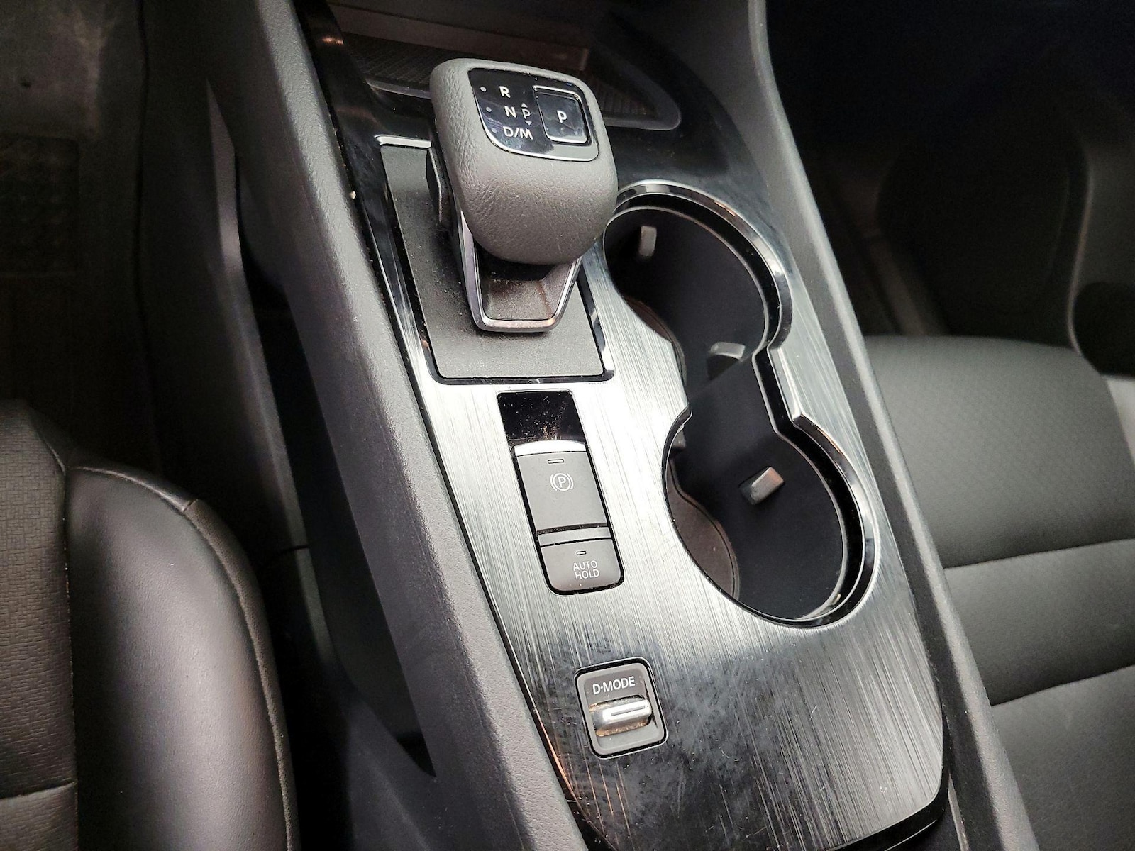 2024 Nissan Rogue SV - Photo 18