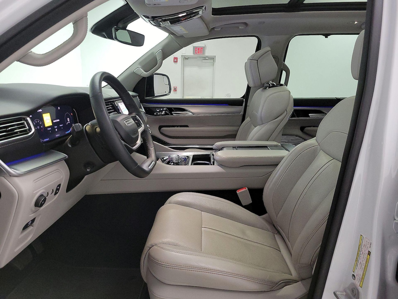 2023 Jeep Grand Wagoneer Series I - Photo 12