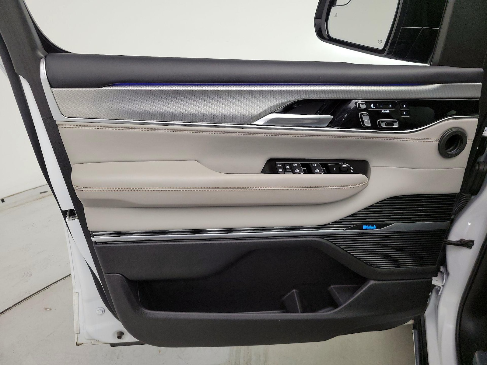 2023 Jeep Grand Wagoneer Series I - Photo 13