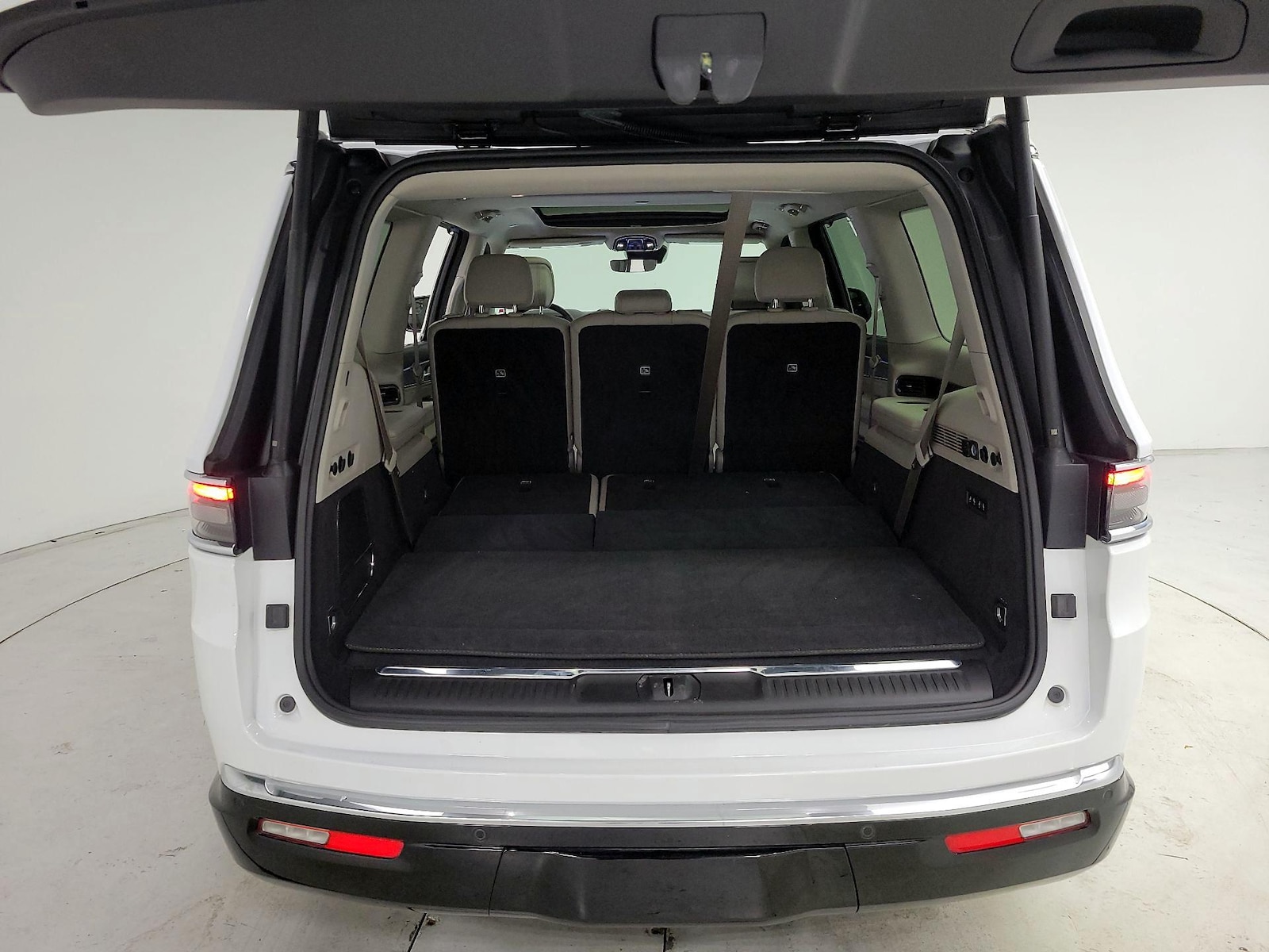2023 Jeep Grand Wagoneer Series I - Photo 25