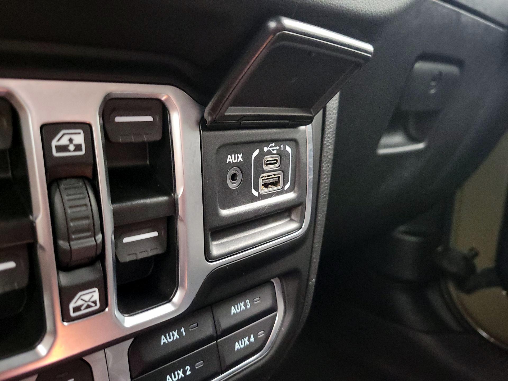 Thumbnail: 2025 Jeep Gladiator - 18