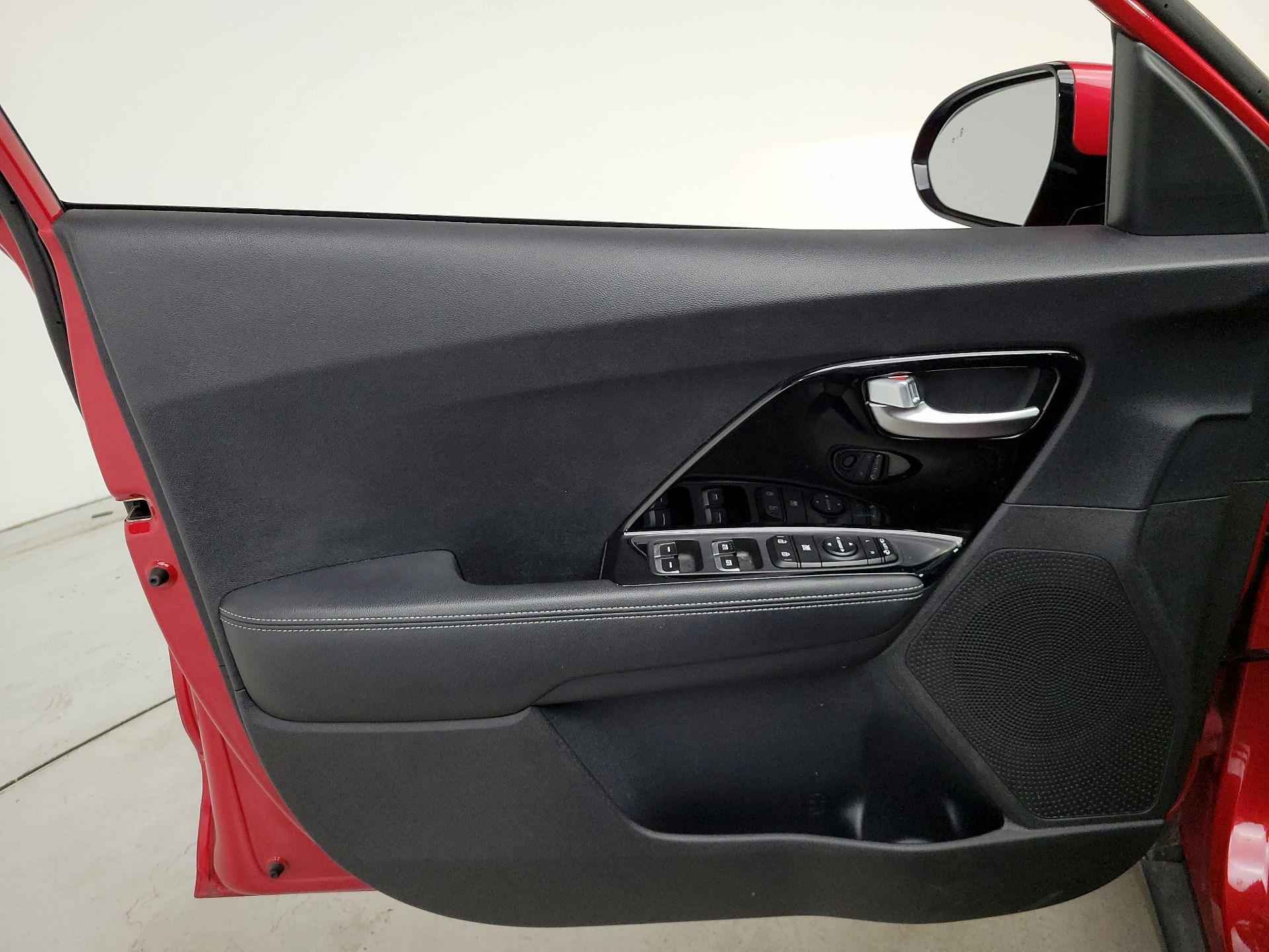 Thumbnail: 2019 Kia Niro - 12