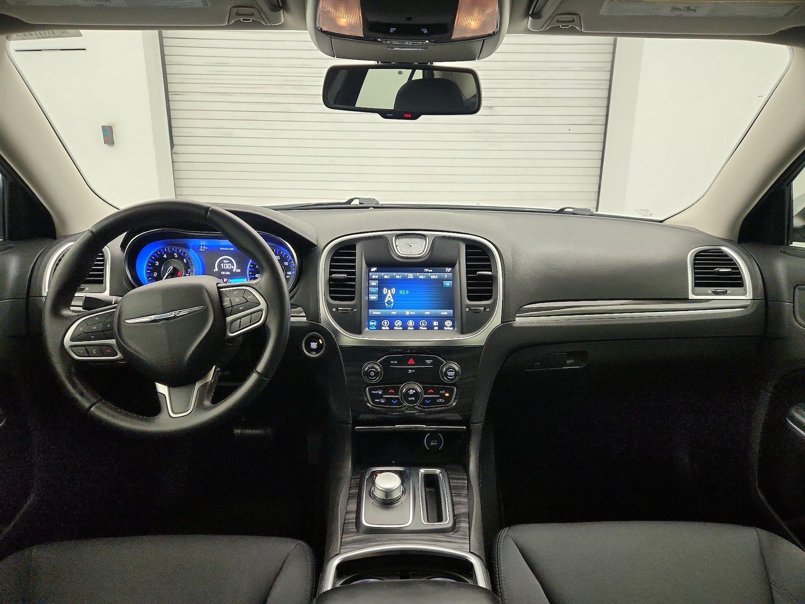 2018 Chrysler 300 Touring - Photo 10
