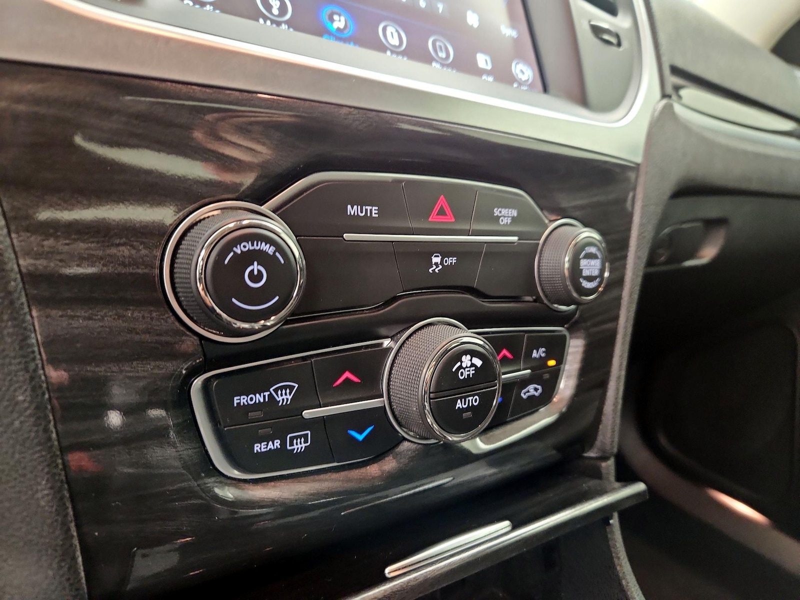 2018 Chrysler 300 Touring - Photo 17