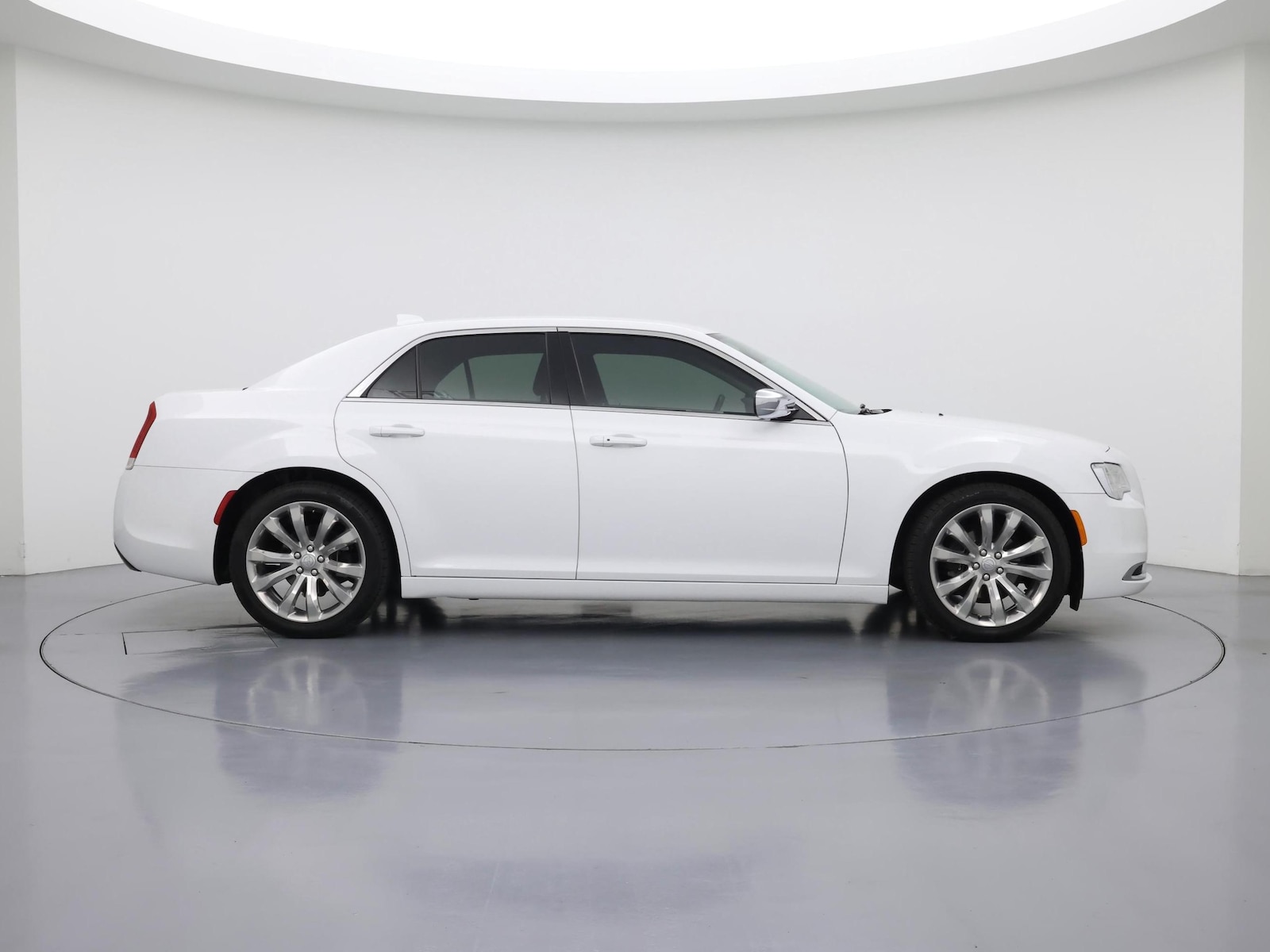 2018 Chrysler 300 Touring - Photo 8