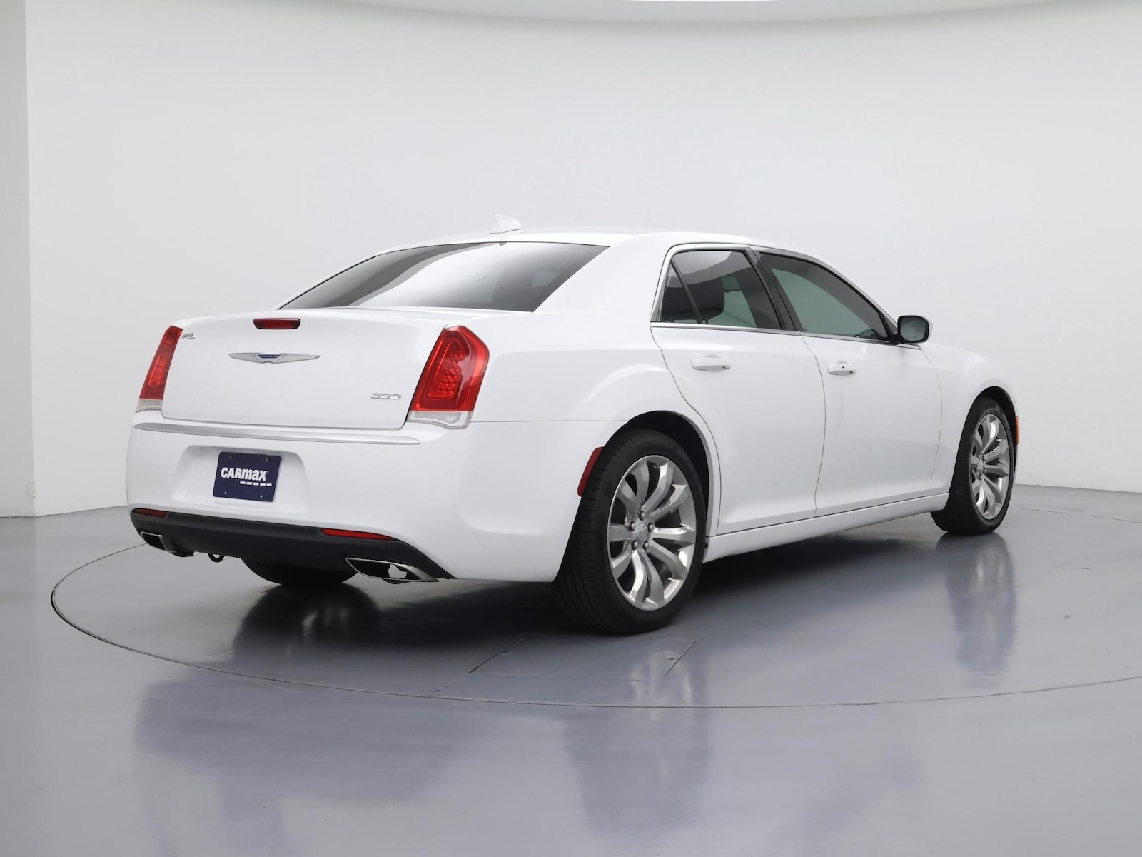 2018 Chrysler 300 Touring - Photo 9