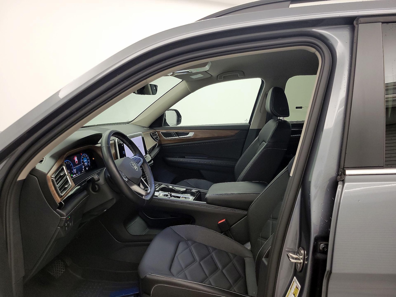 2024 Volkswagen Atlas SE w/Tech - Photo 12