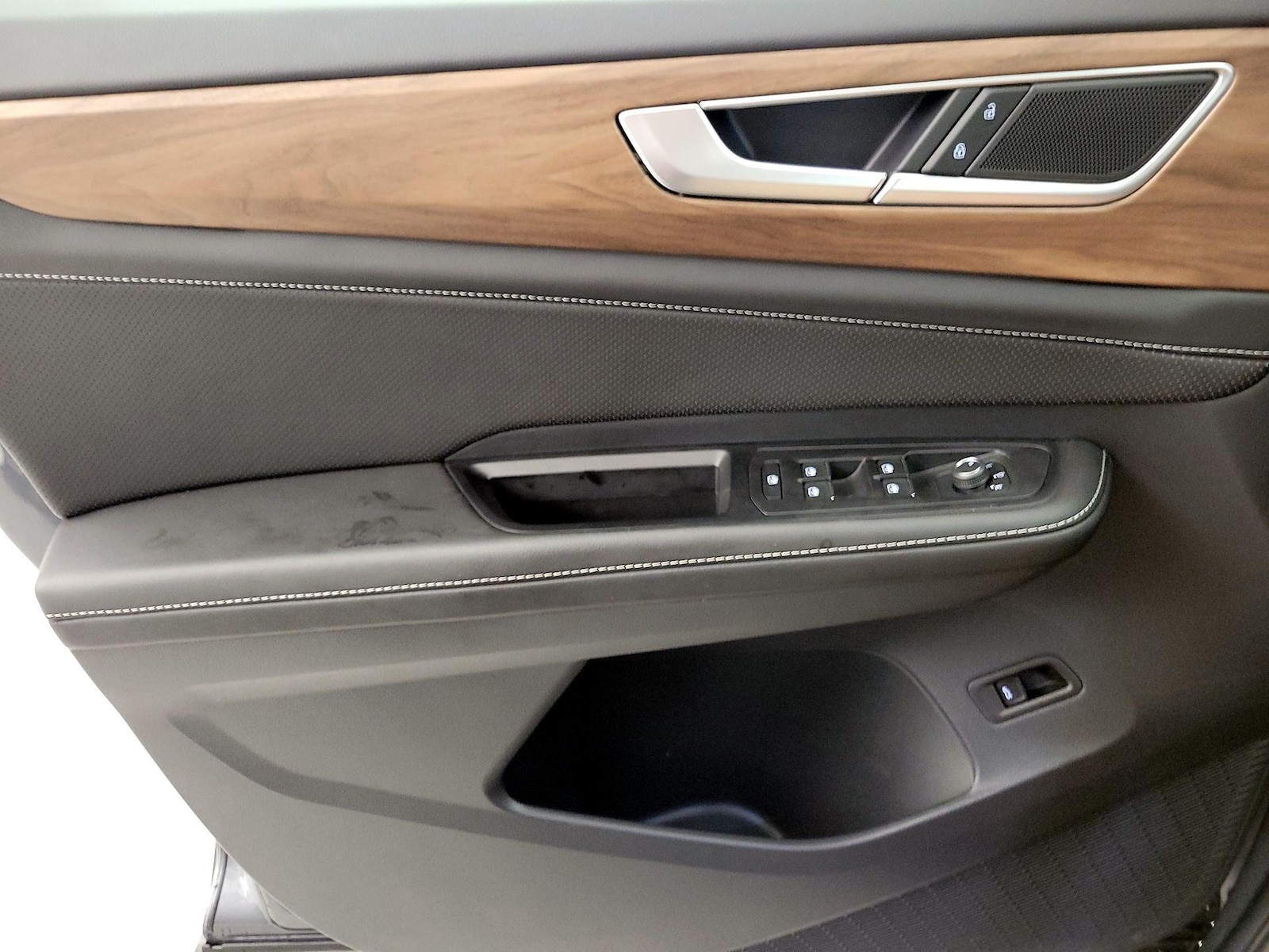 2024 Volkswagen Atlas SE w/Tech - Photo 13