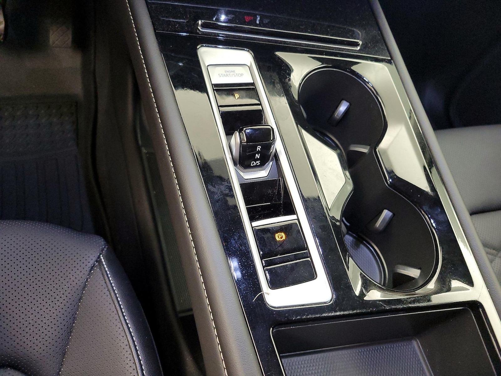 2024 Volkswagen Atlas SE w/Tech - Photo 18