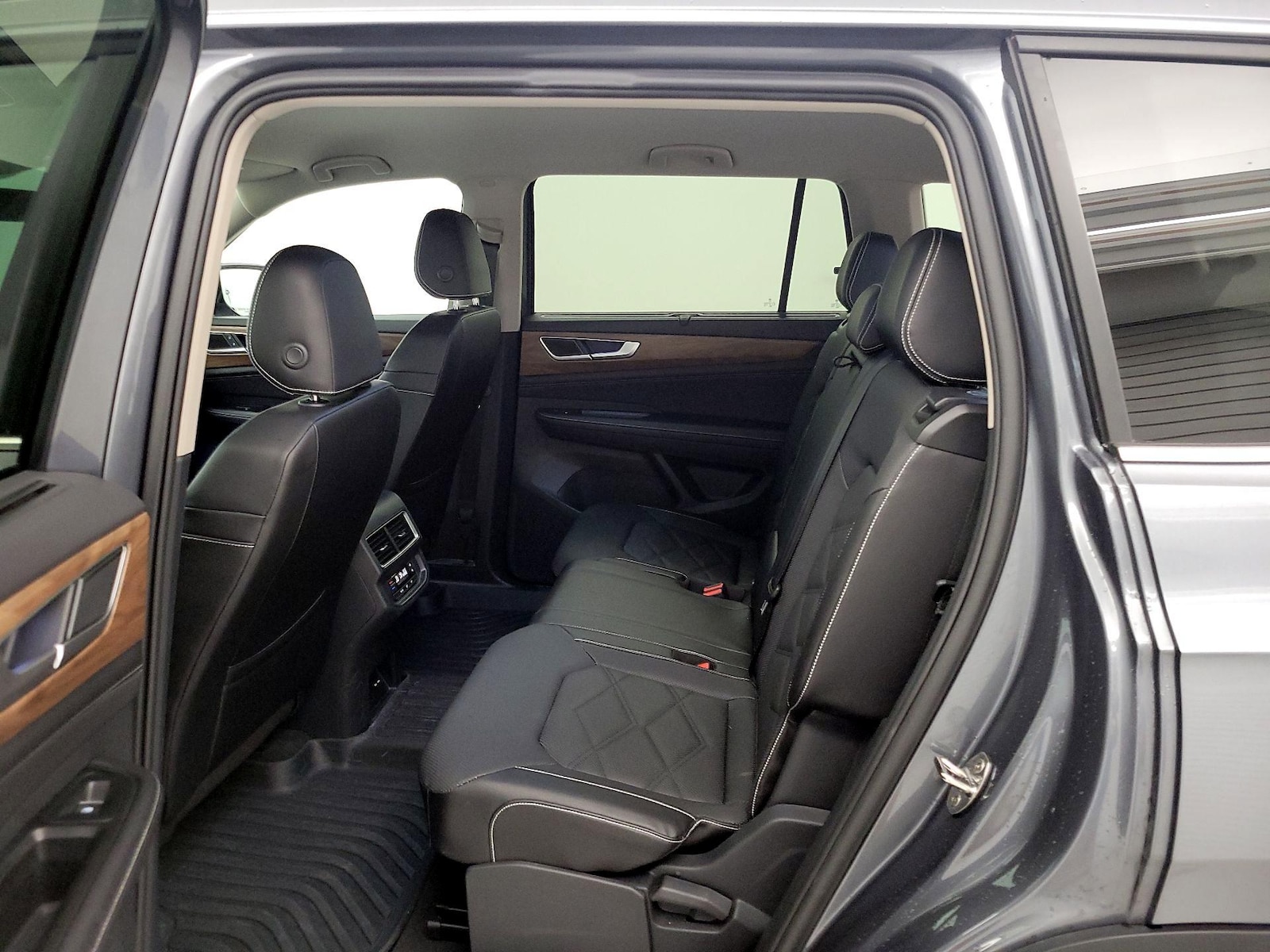2024 Volkswagen Atlas SE w/Tech - Photo 20