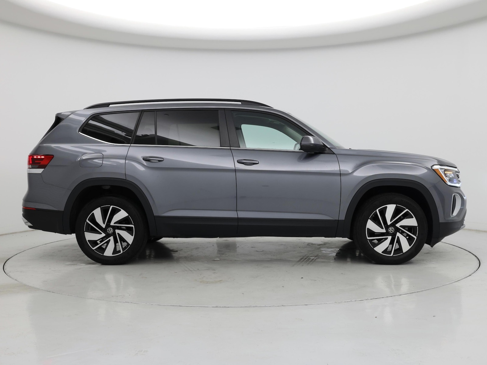 2024 Volkswagen Atlas SE w/Tech - Photo 8