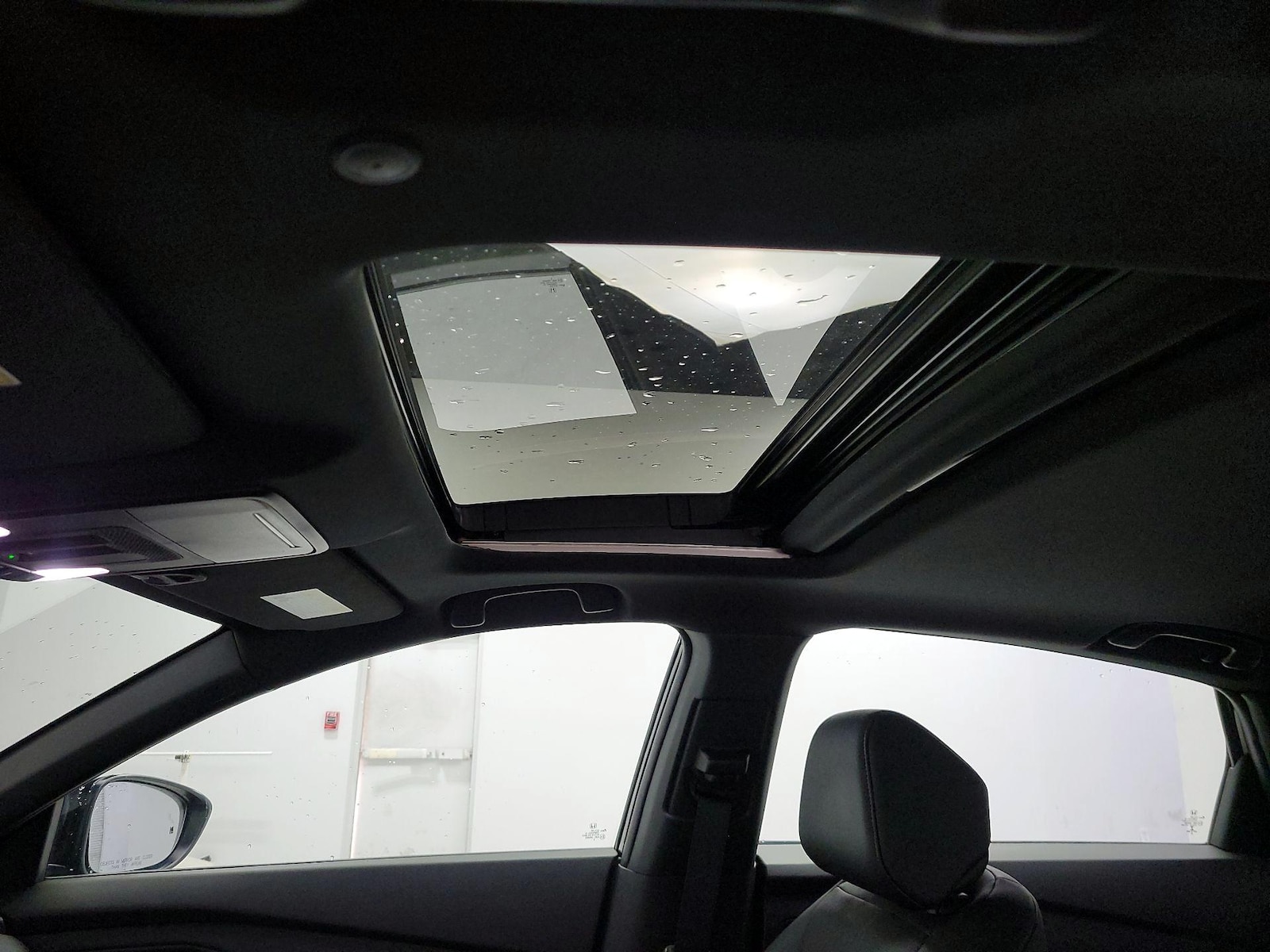 Sunroof(s) & Overhead Airbags