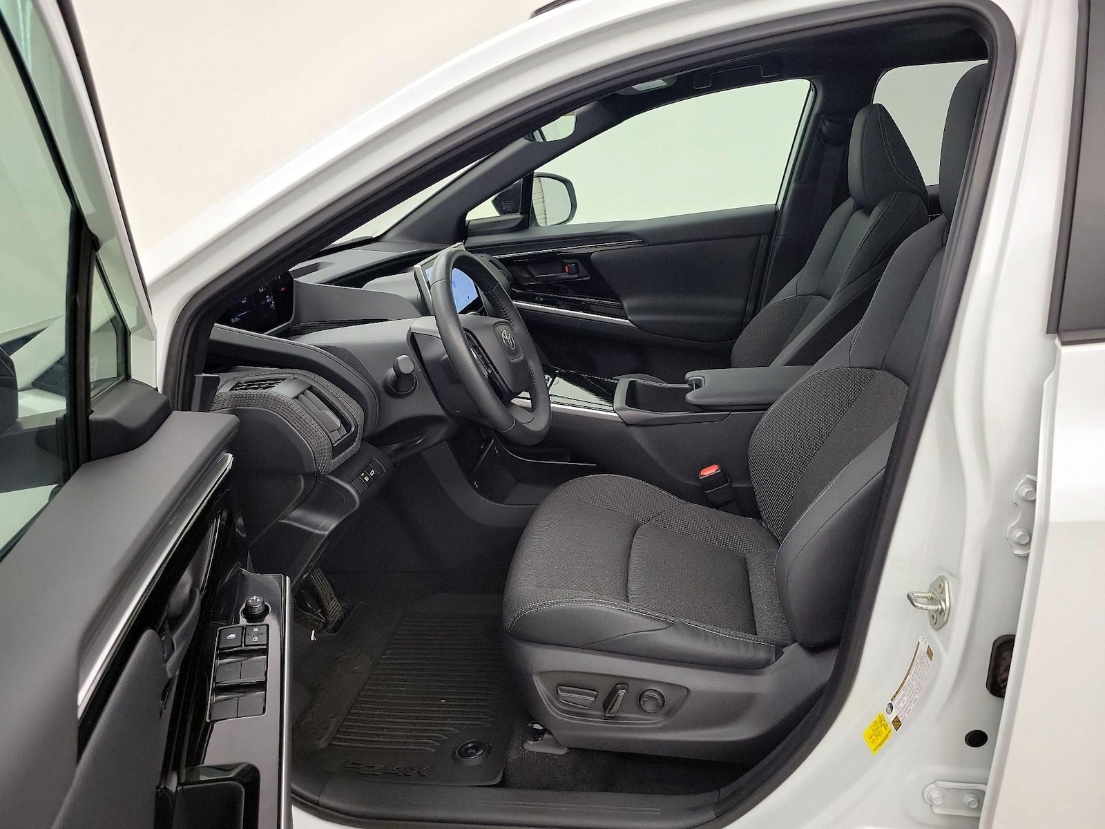 2024 Toyota bZ4X XLE - Photo 12