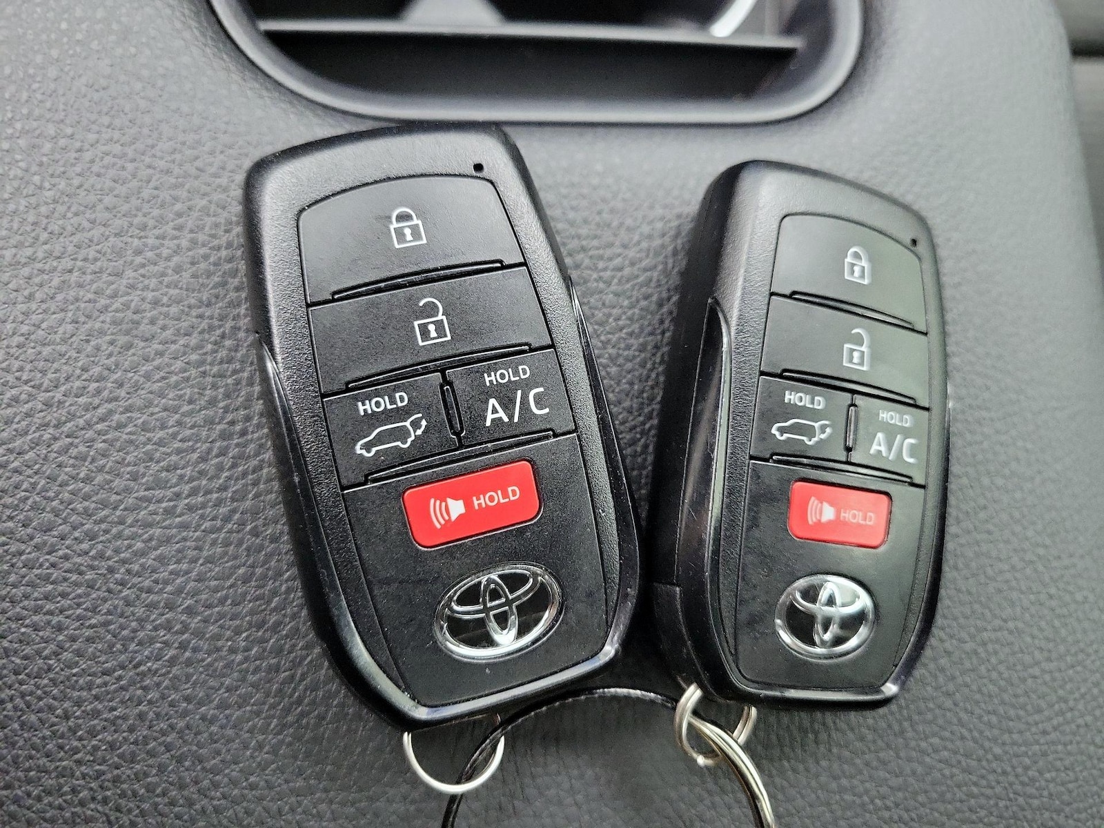 2024 Toyota bZ4X XLE - Photo 25