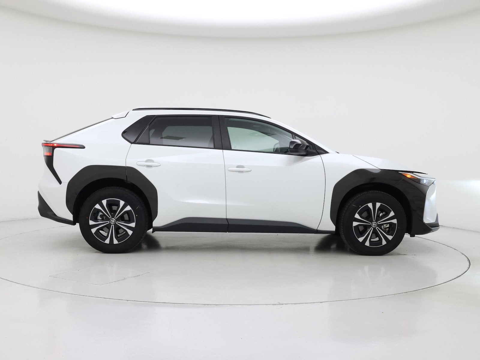 2024 Toyota bZ4X XLE - Photo 8