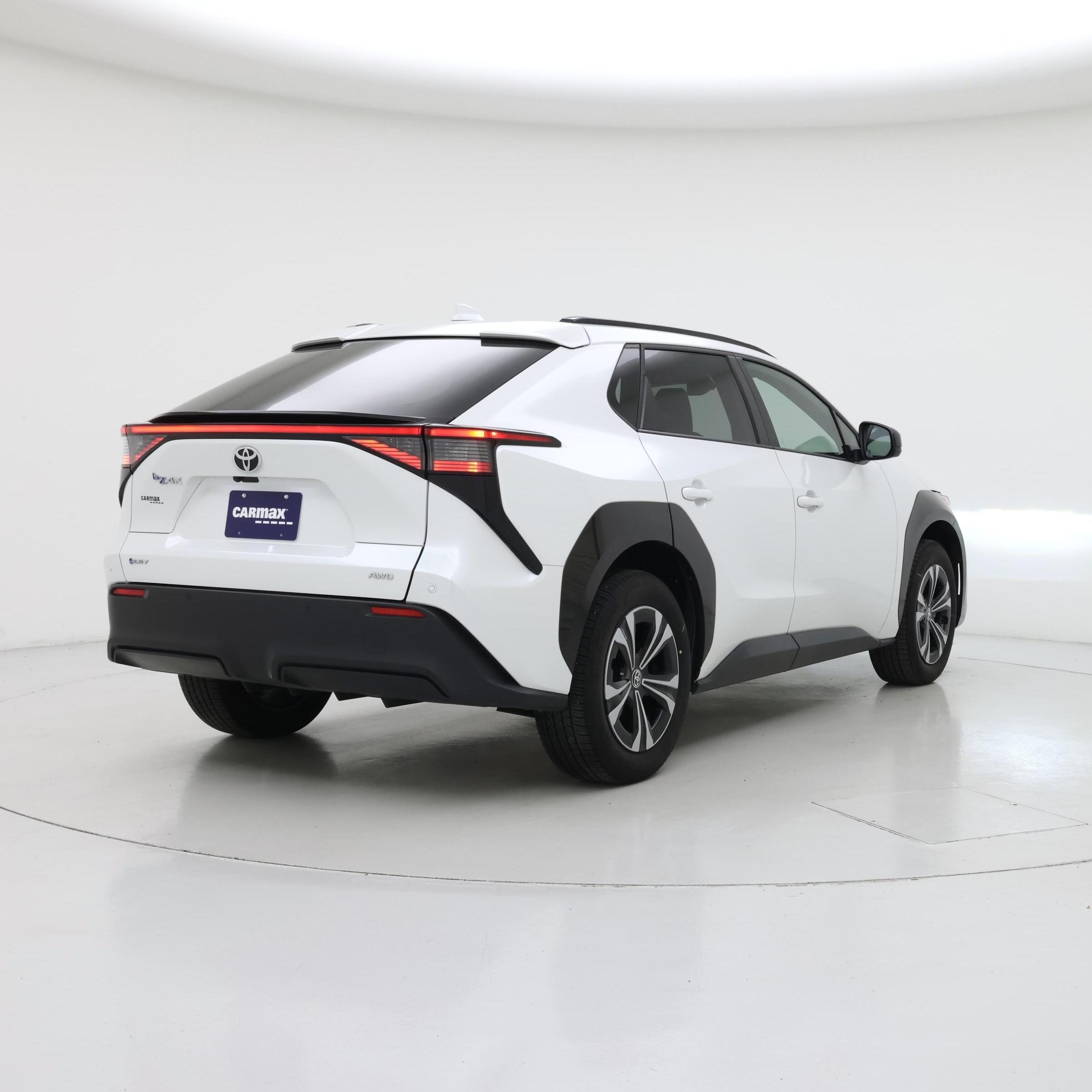 Thumbnail: 2024 Toyota bZ4X - 8