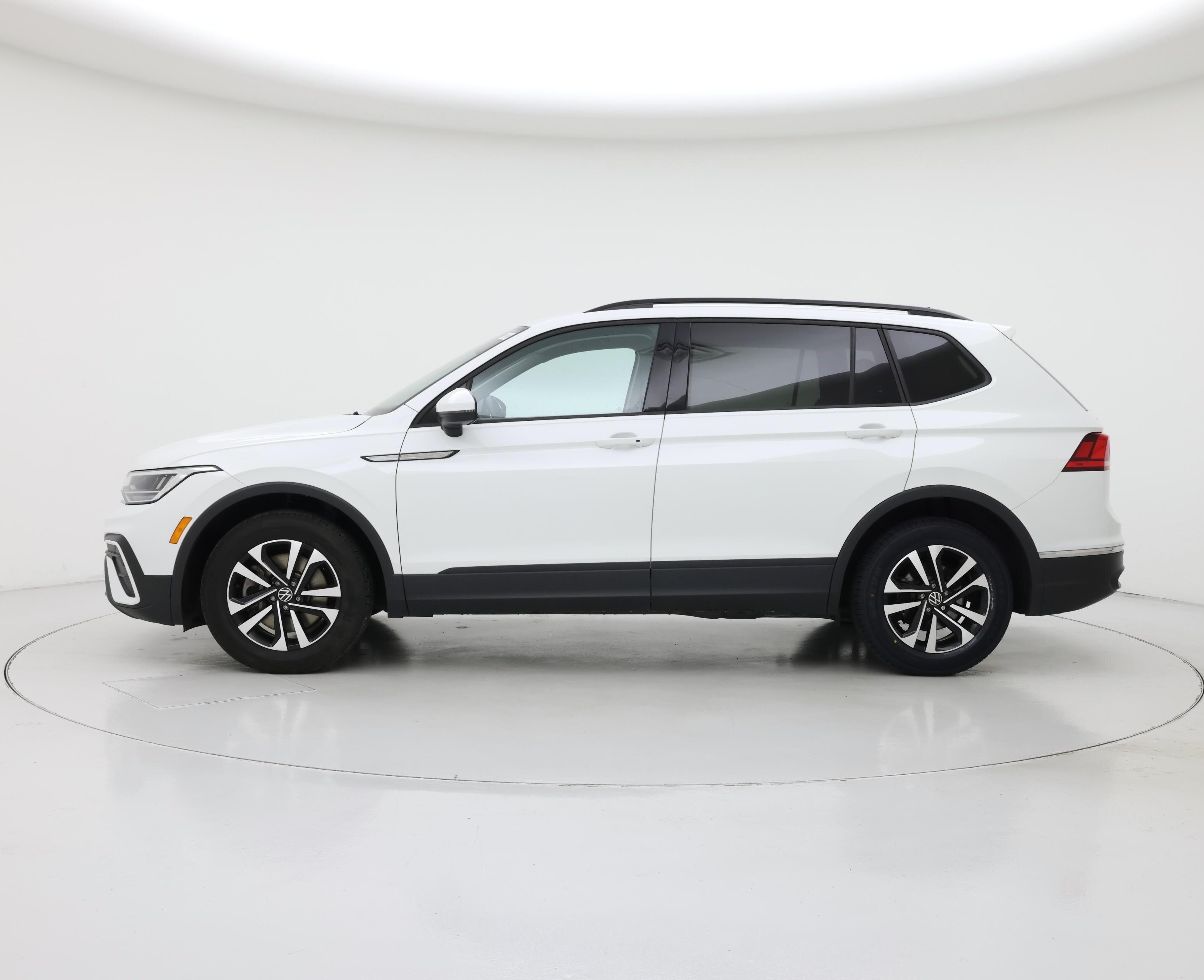 Thumbnail: 2023 Volkswagen Tiguan - 3