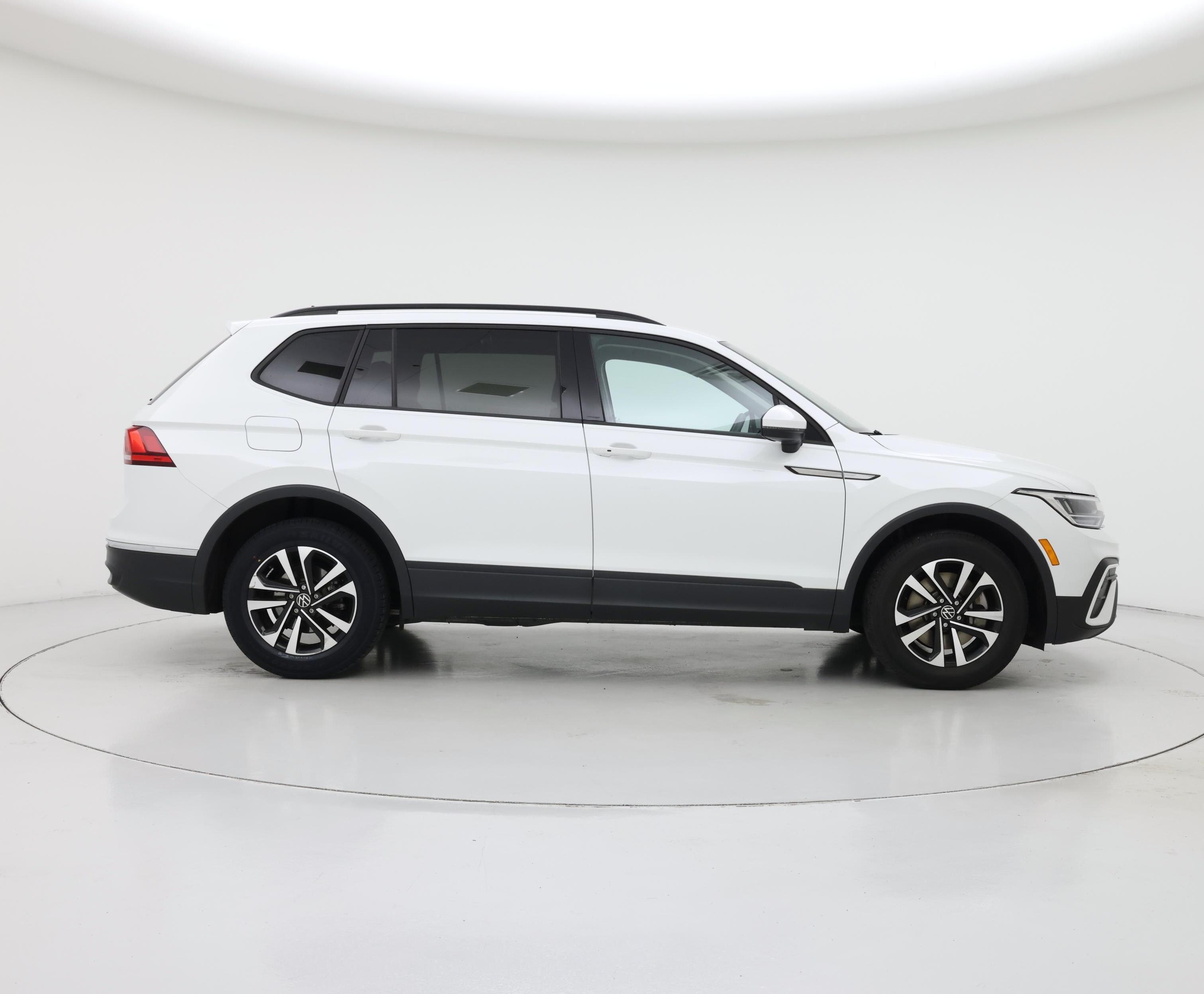 Thumbnail: 2023 Volkswagen Tiguan - 7