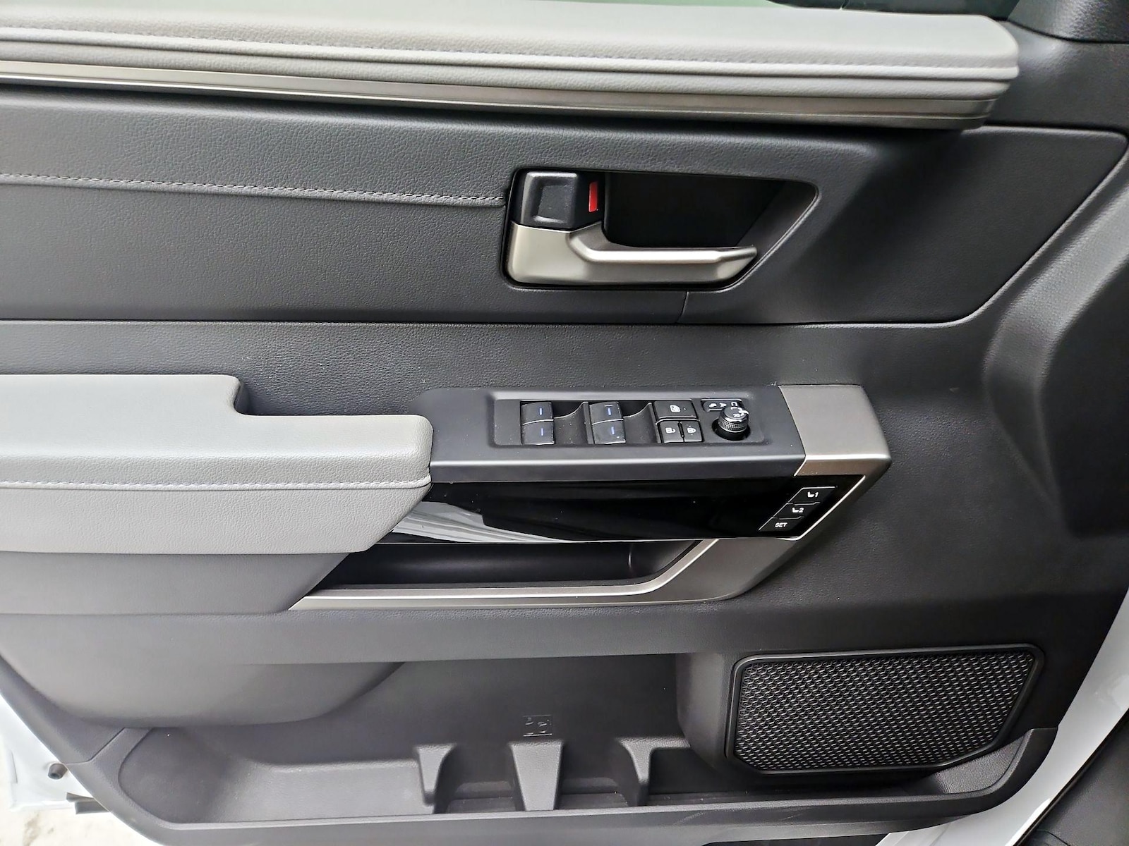 2024 Toyota Tundra Limited - Photo 13
