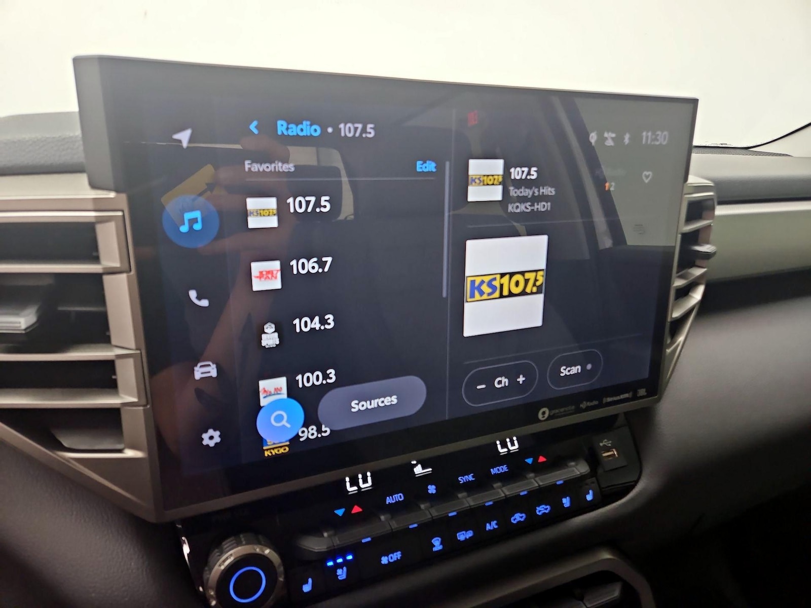 2024 Toyota Tundra Limited - Photo 16