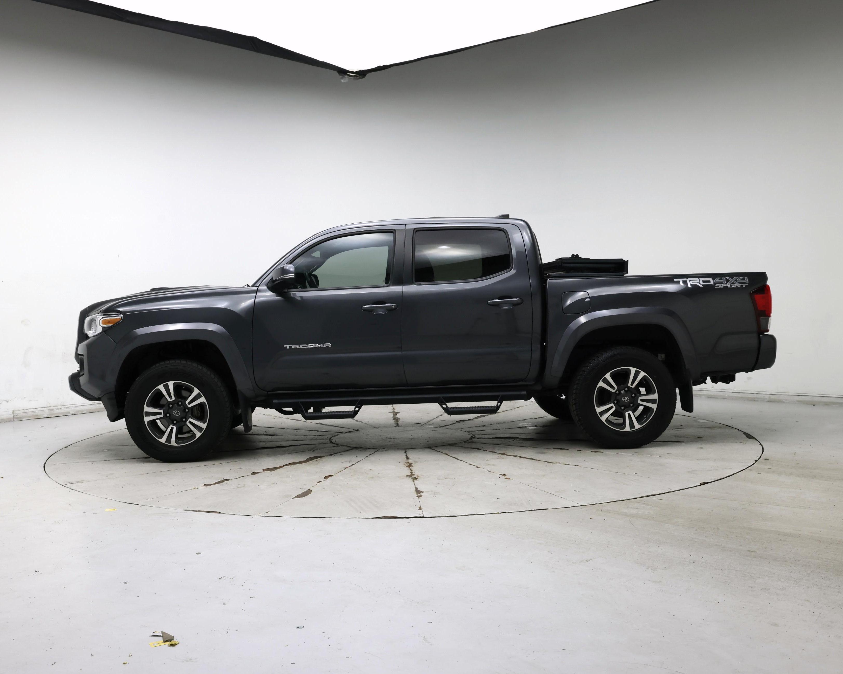 Thumbnail: 2019 Toyota Tacoma - 3