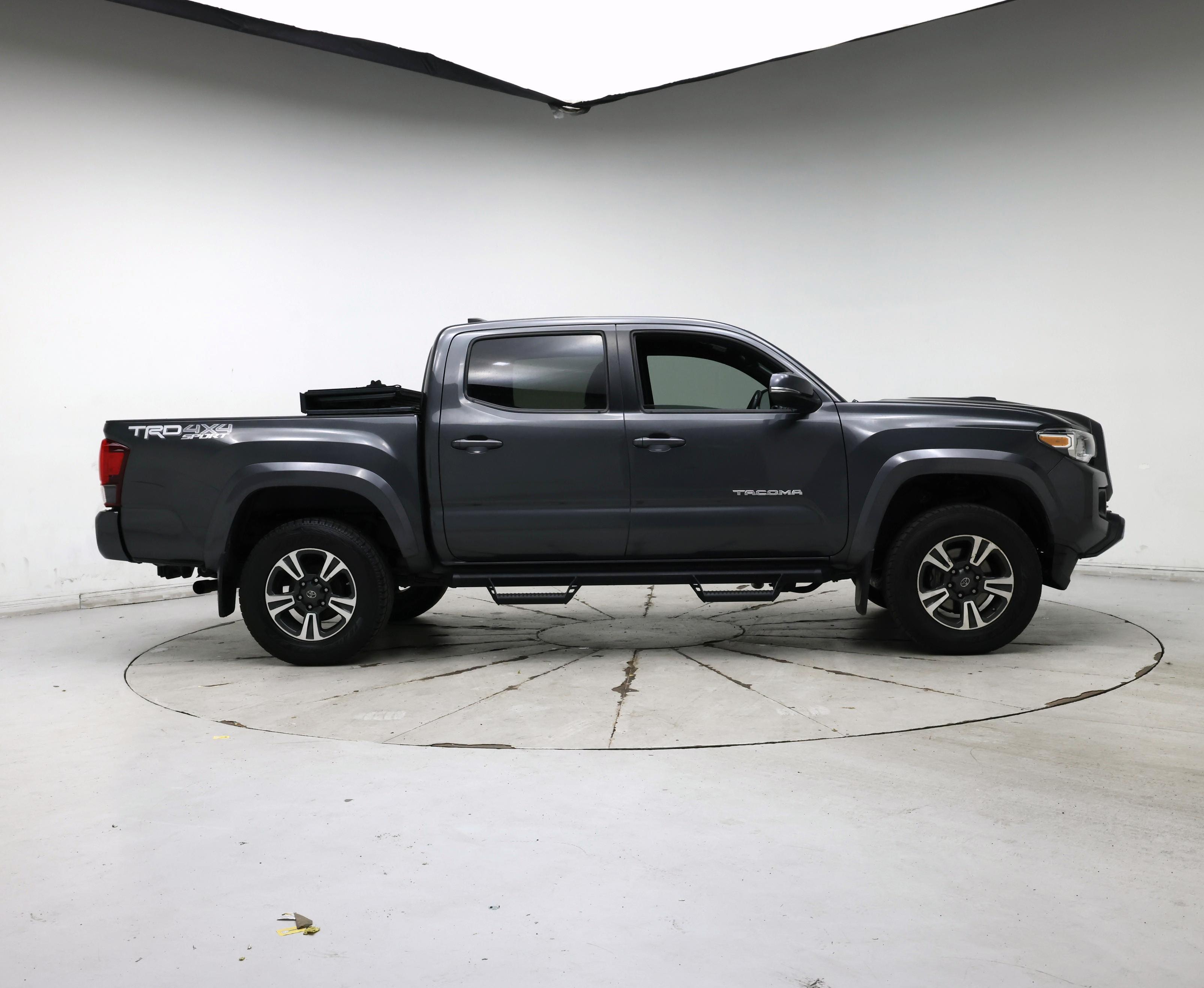 Thumbnail: 2019 Toyota Tacoma - 7