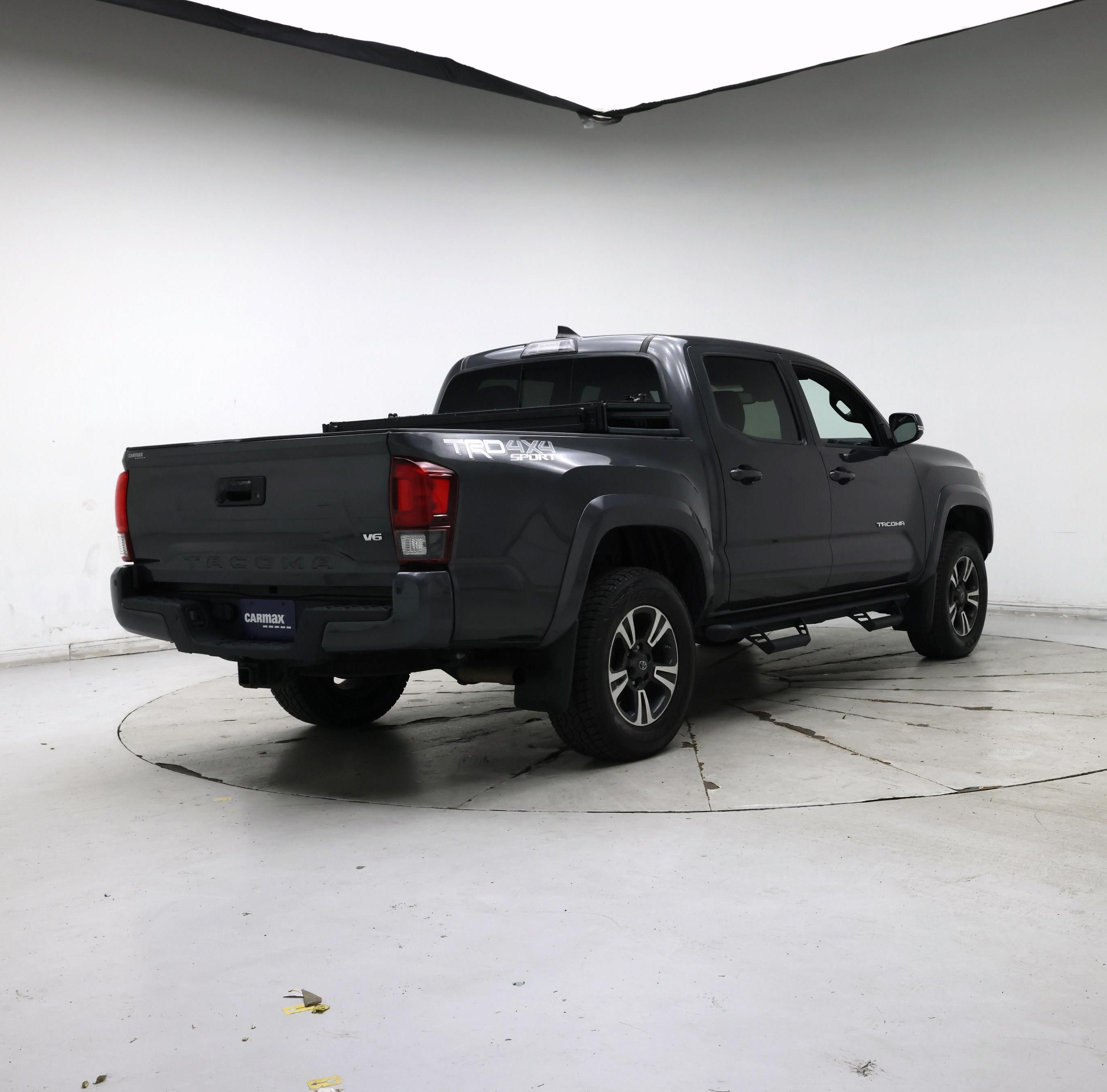 Thumbnail: 2019 Toyota Tacoma - 8