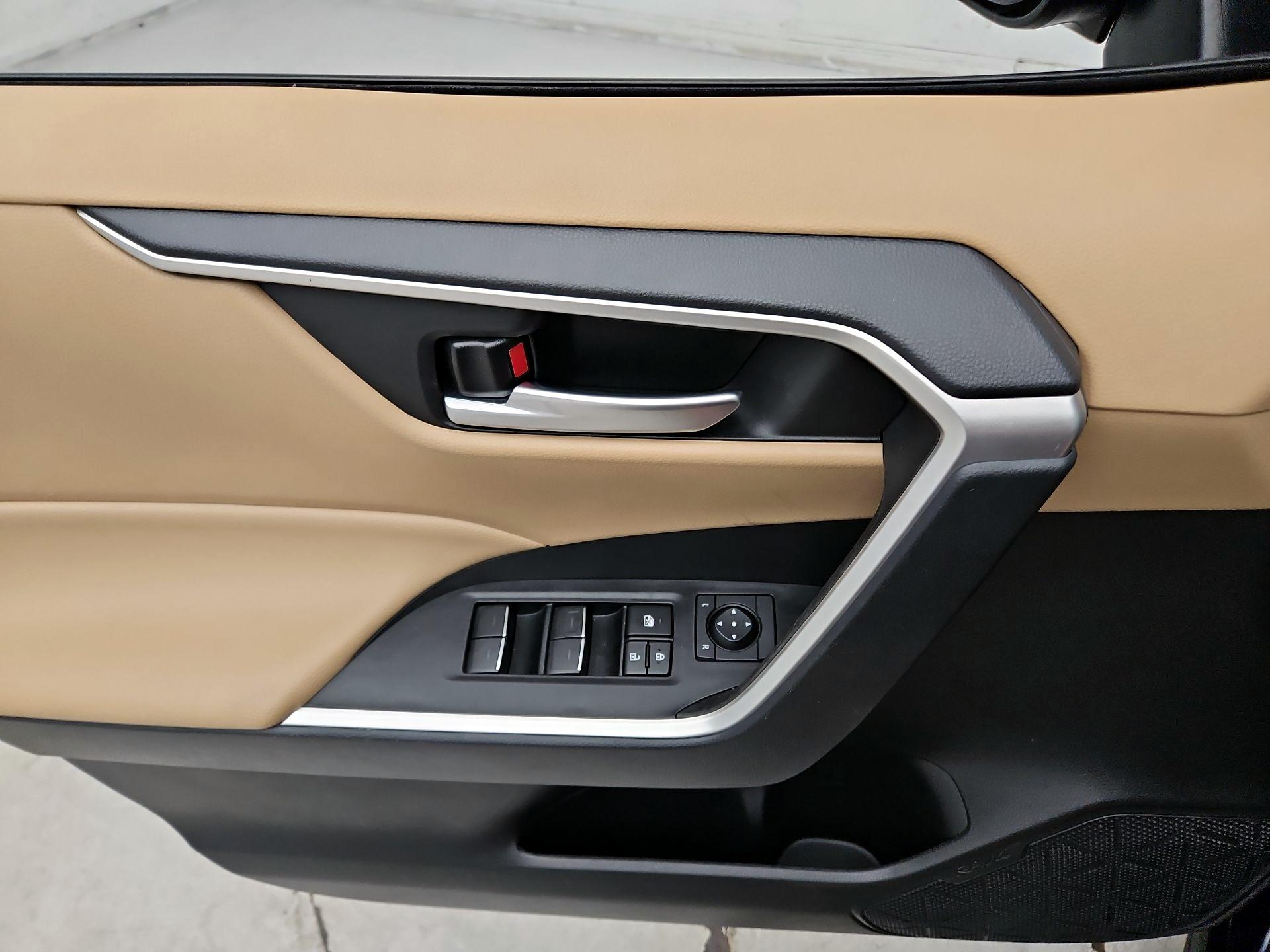 Thumbnail: 2025 Toyota RAV4 - 12