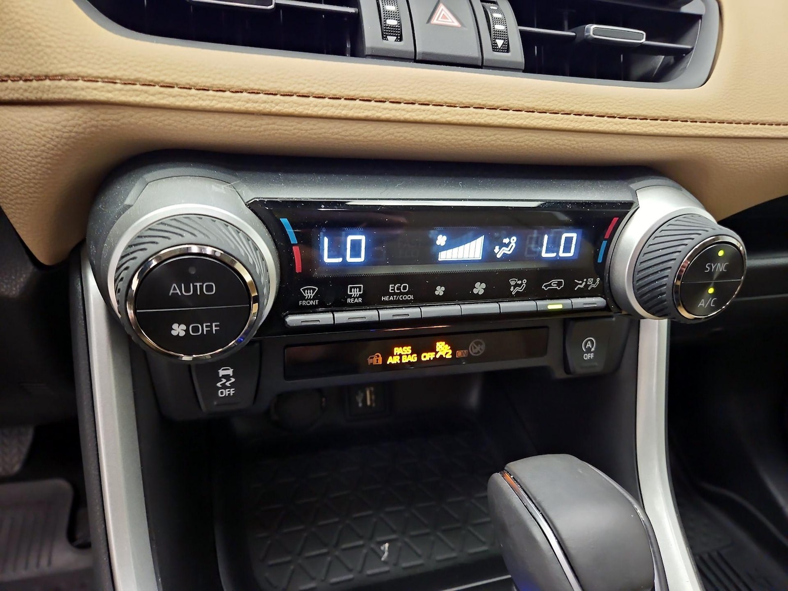 2025 Toyota RAV4 XLE Premium - Photo 17