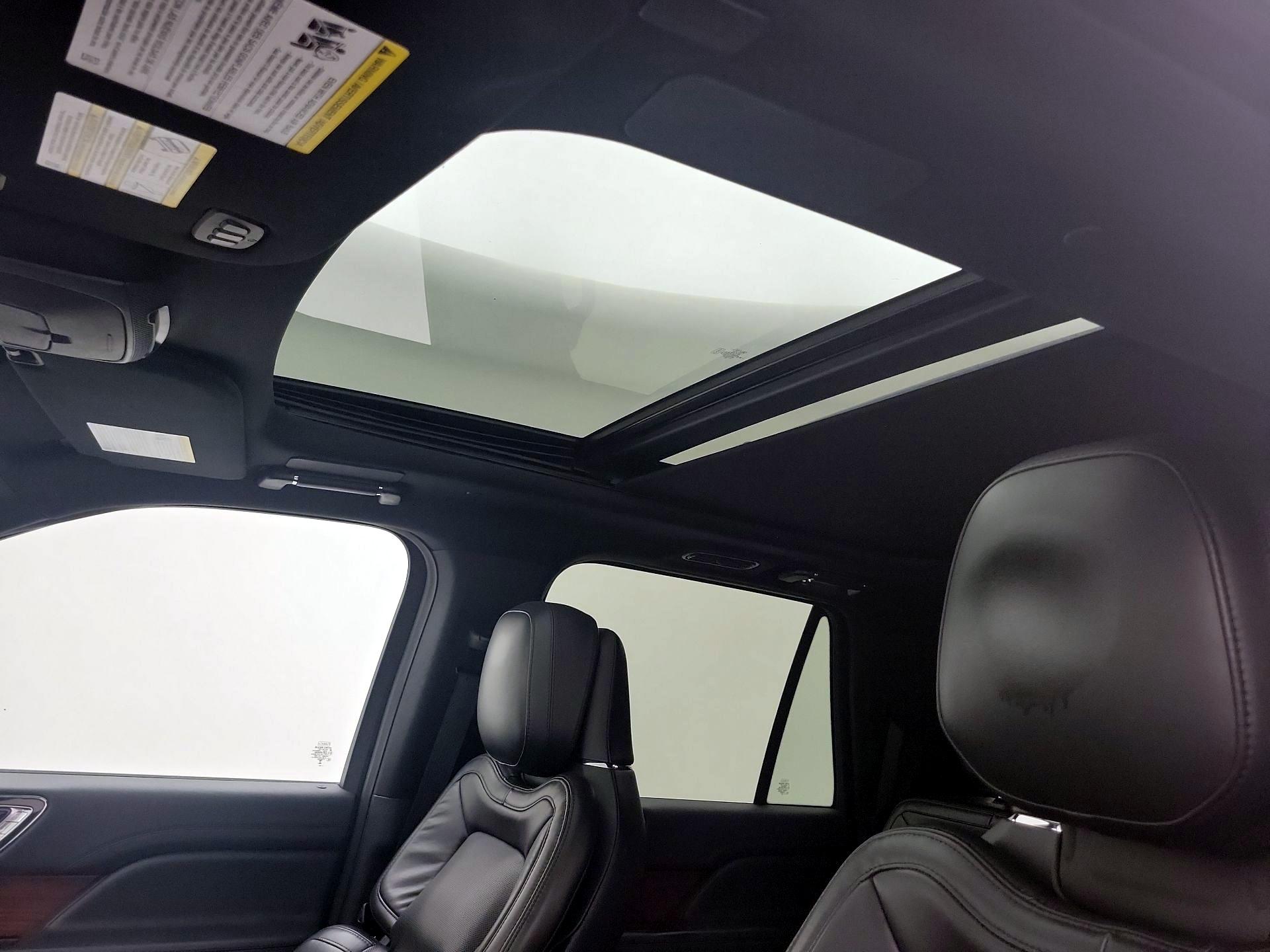 Thumbnail: 2023 Lincoln Navigator L - 20