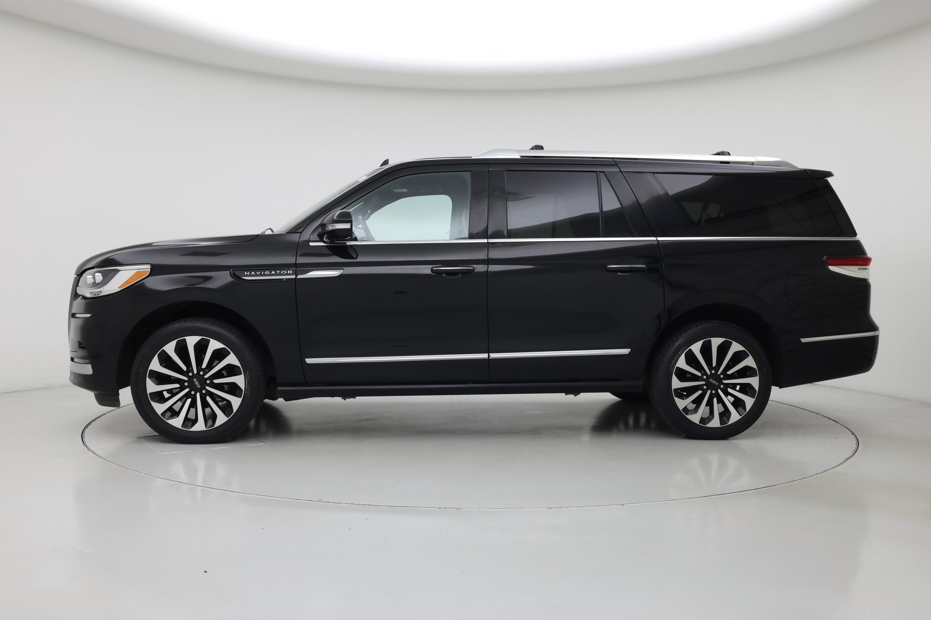 Thumbnail: 2023 Lincoln Navigator L - 3