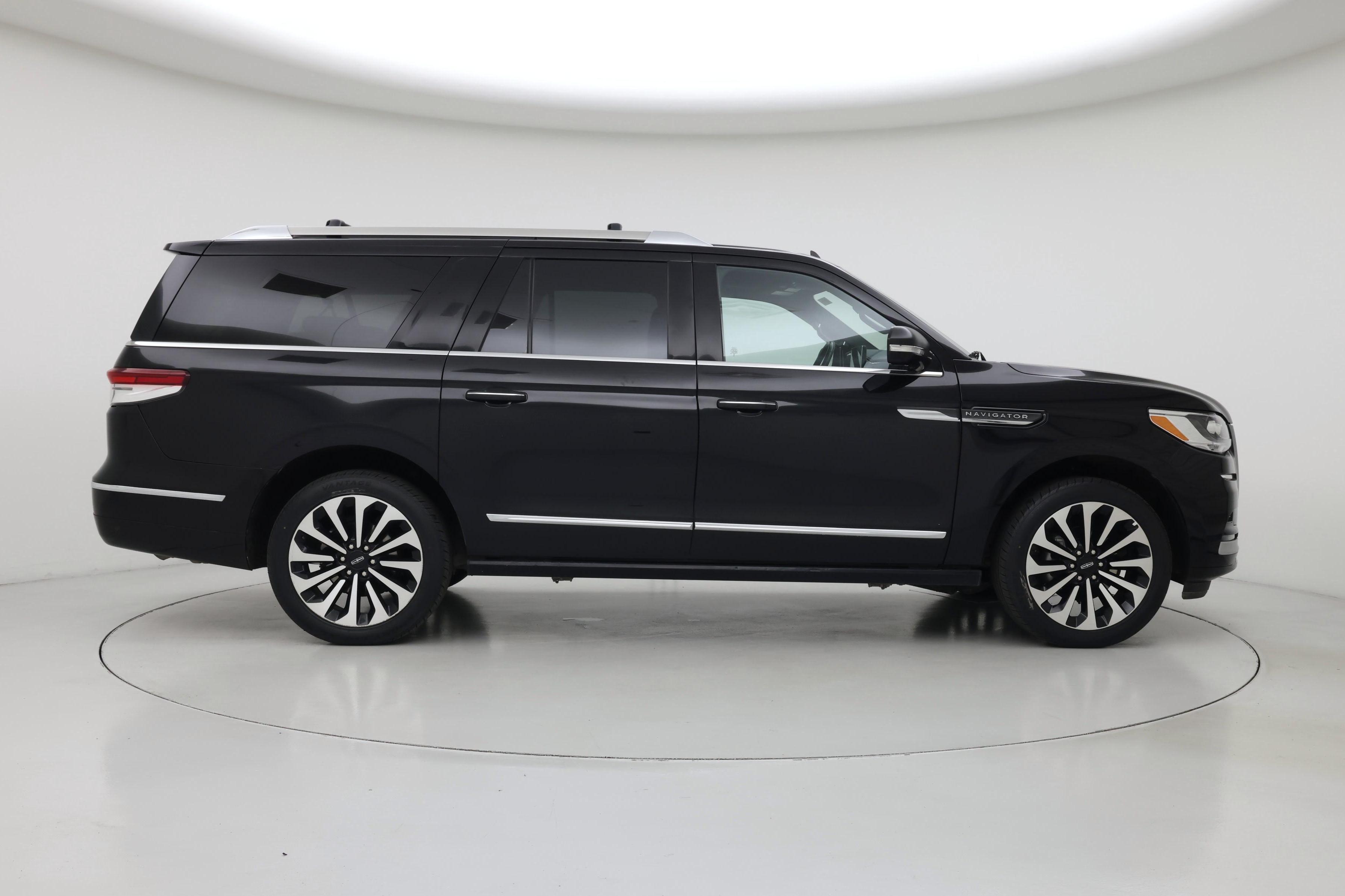 Thumbnail: 2023 Lincoln Navigator L - 7