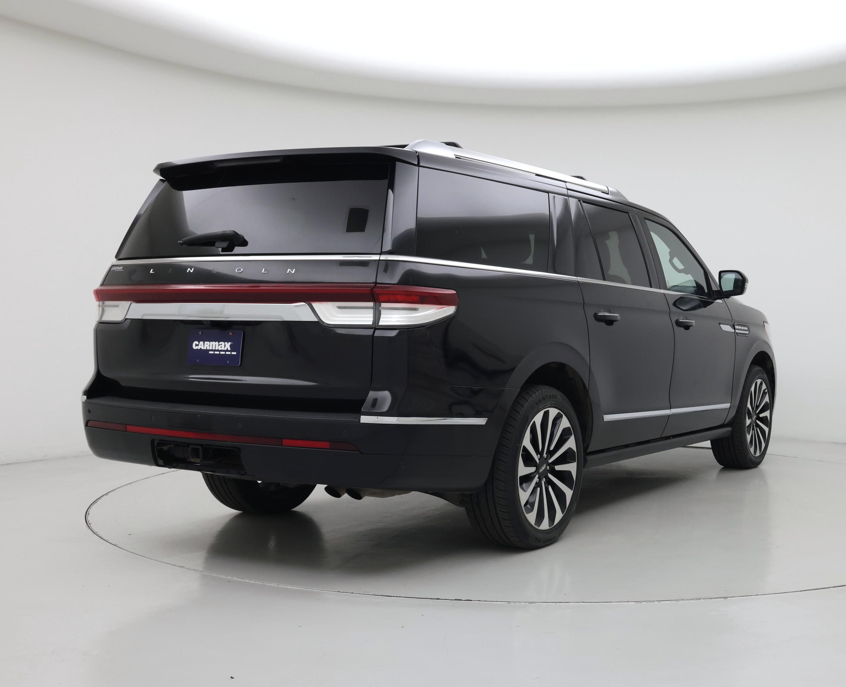 Thumbnail: 2023 Lincoln Navigator L - 8