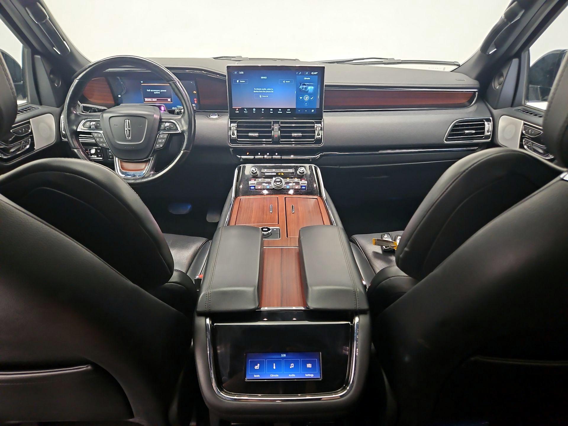 Thumbnail: 2023 Lincoln Navigator L - 9