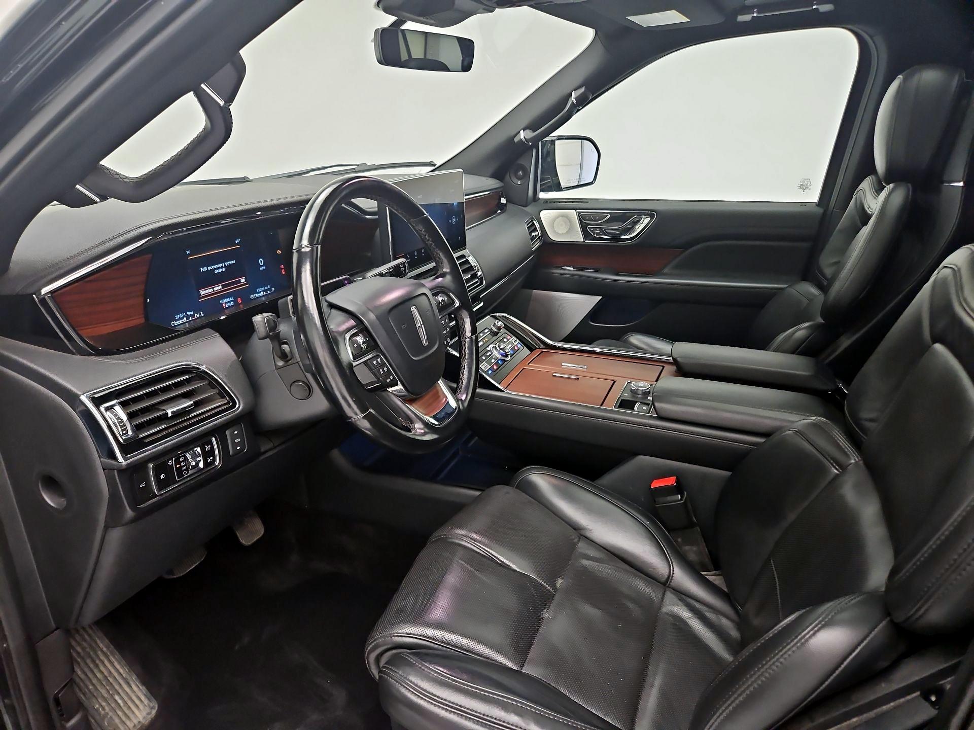 Thumbnail: 2023 Lincoln Navigator L - 11