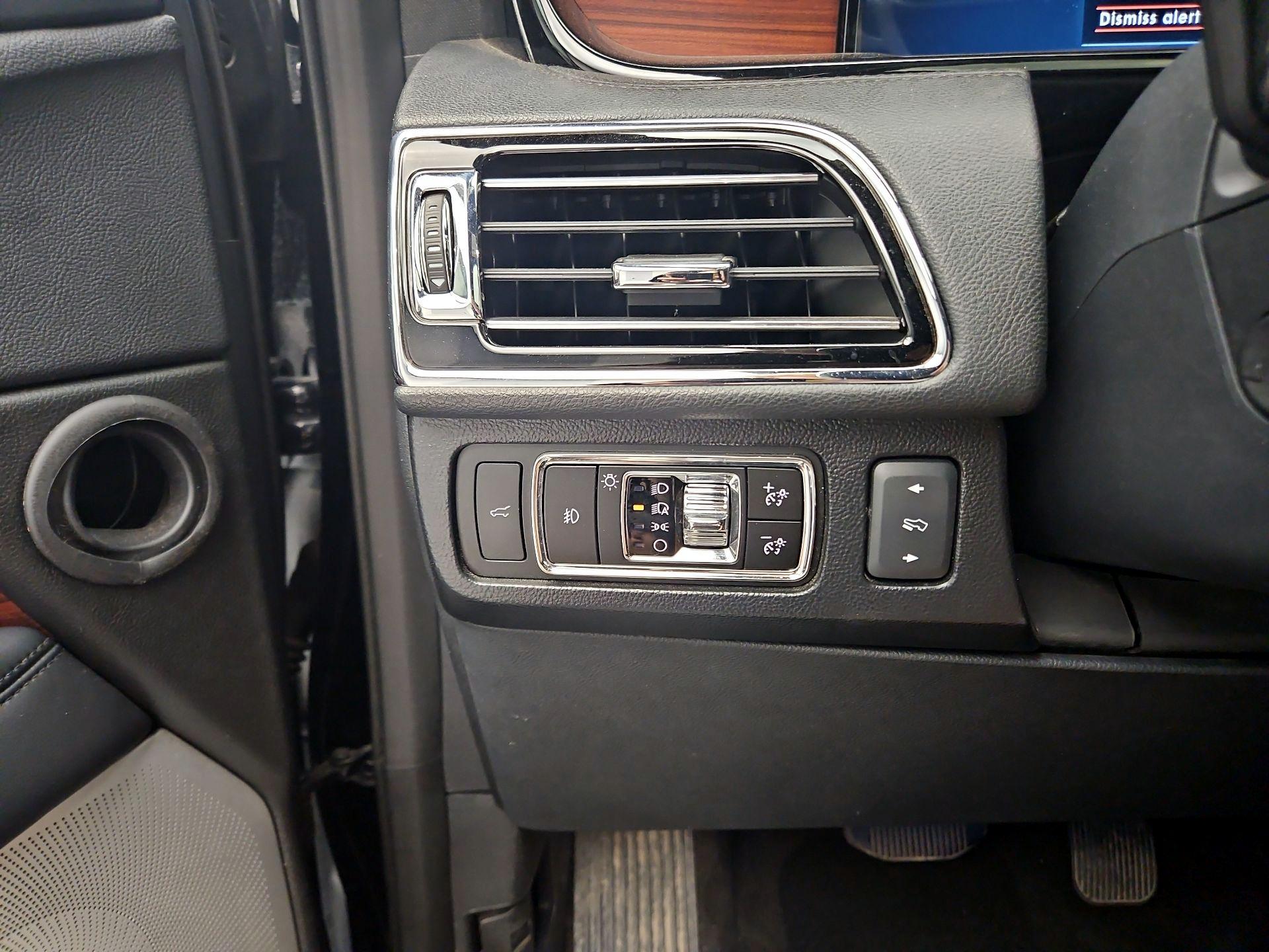 Thumbnail: 2023 Lincoln Navigator L - 13